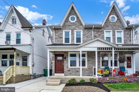 Photo of 921 SPRUCE ST, COLUMBIA, PA 17512 (MLS # PALA2041190)