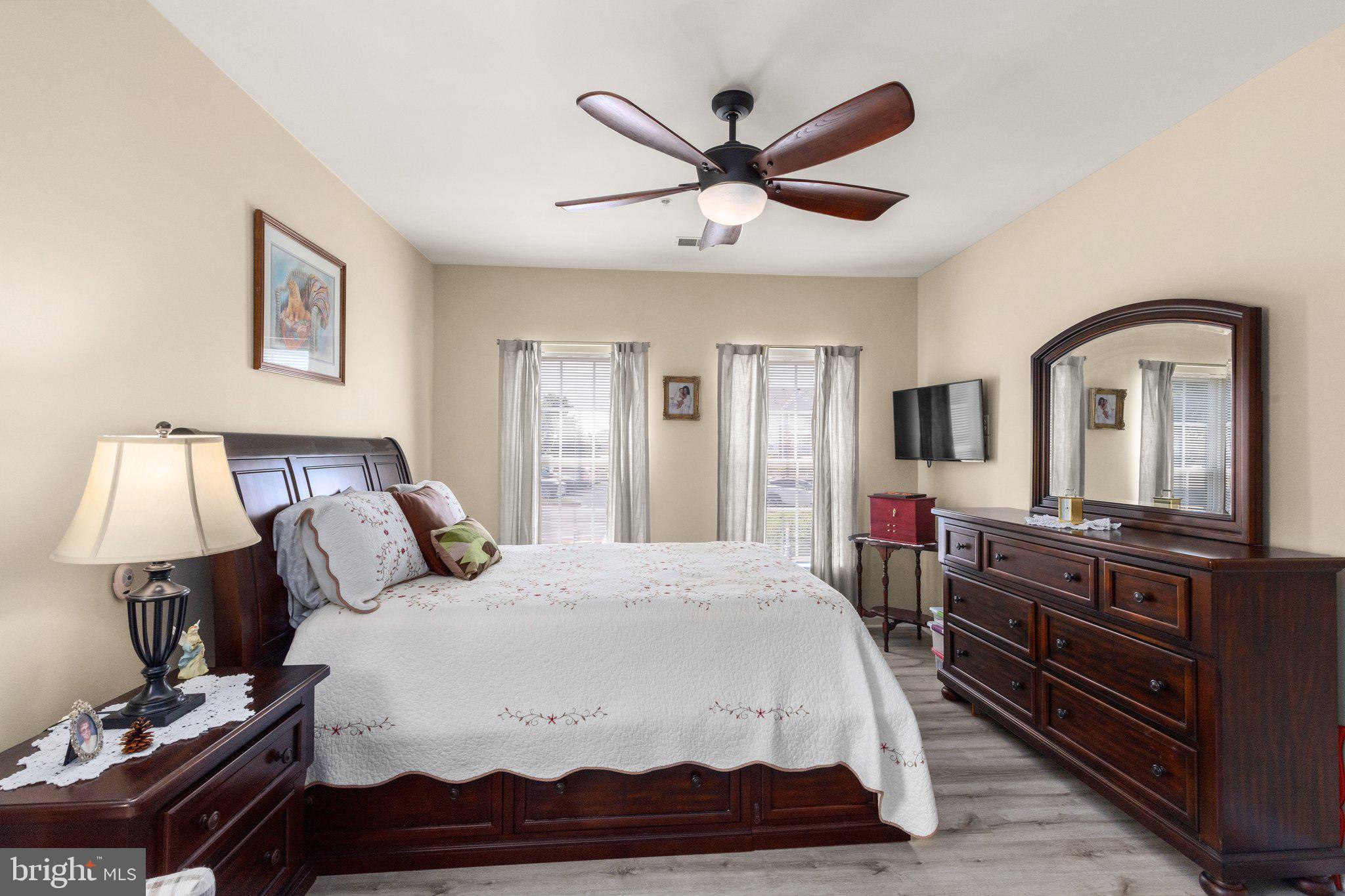 VILLAGE GREEN - Residential