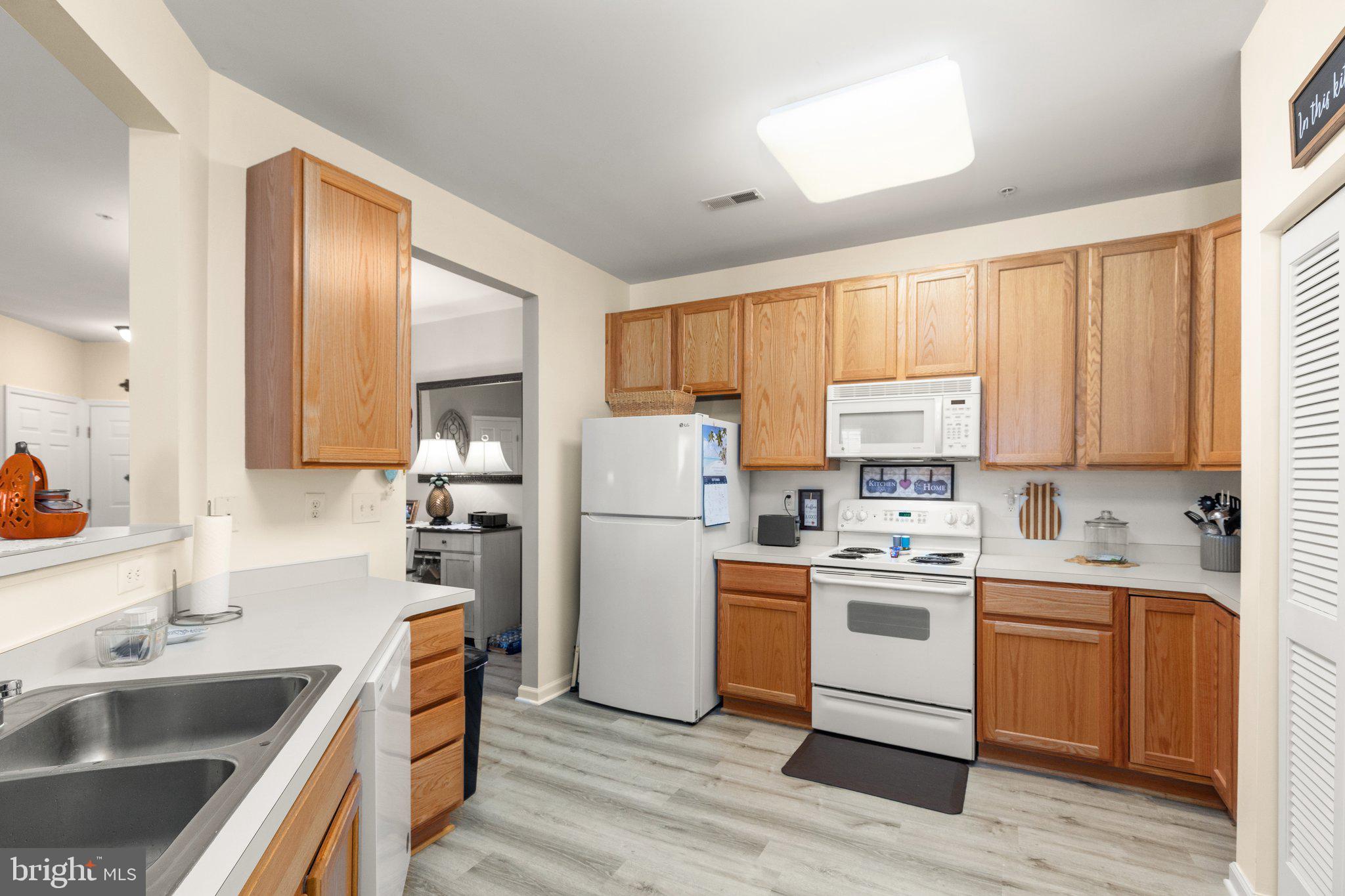 VILLAGE GREEN - Residential