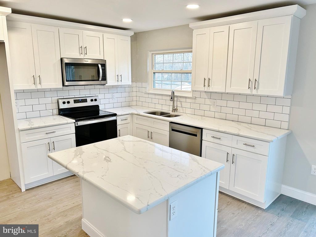 Photo of 1525 Princess Anne Drive, Lancaster, PA 17601 (MLS # PALA2042990)