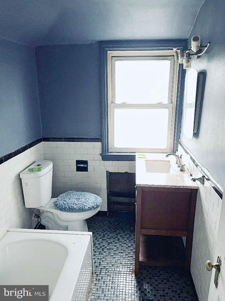 COLONIAL VILLAGE - Residential