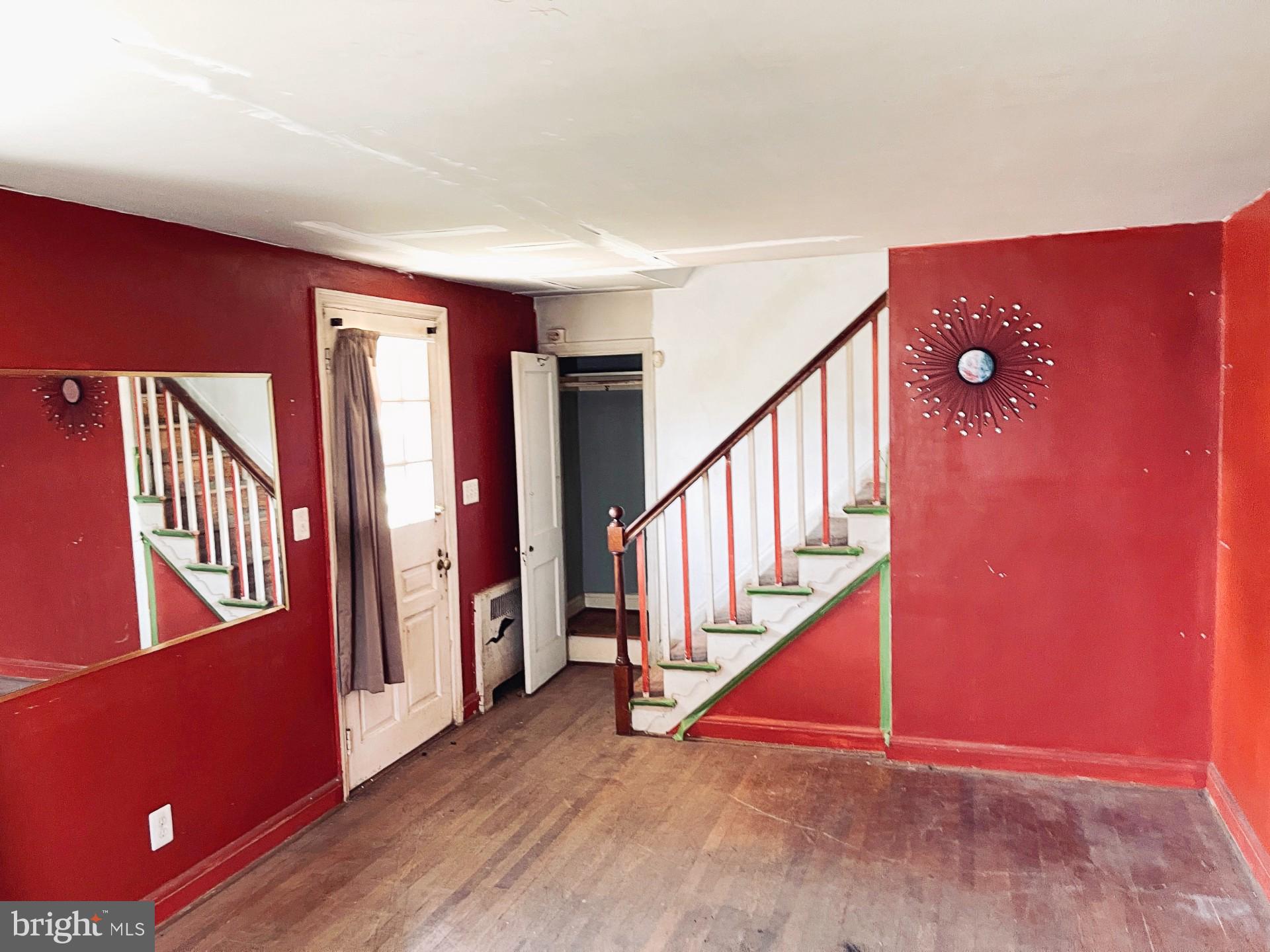 COLONIAL VILLAGE - Residential