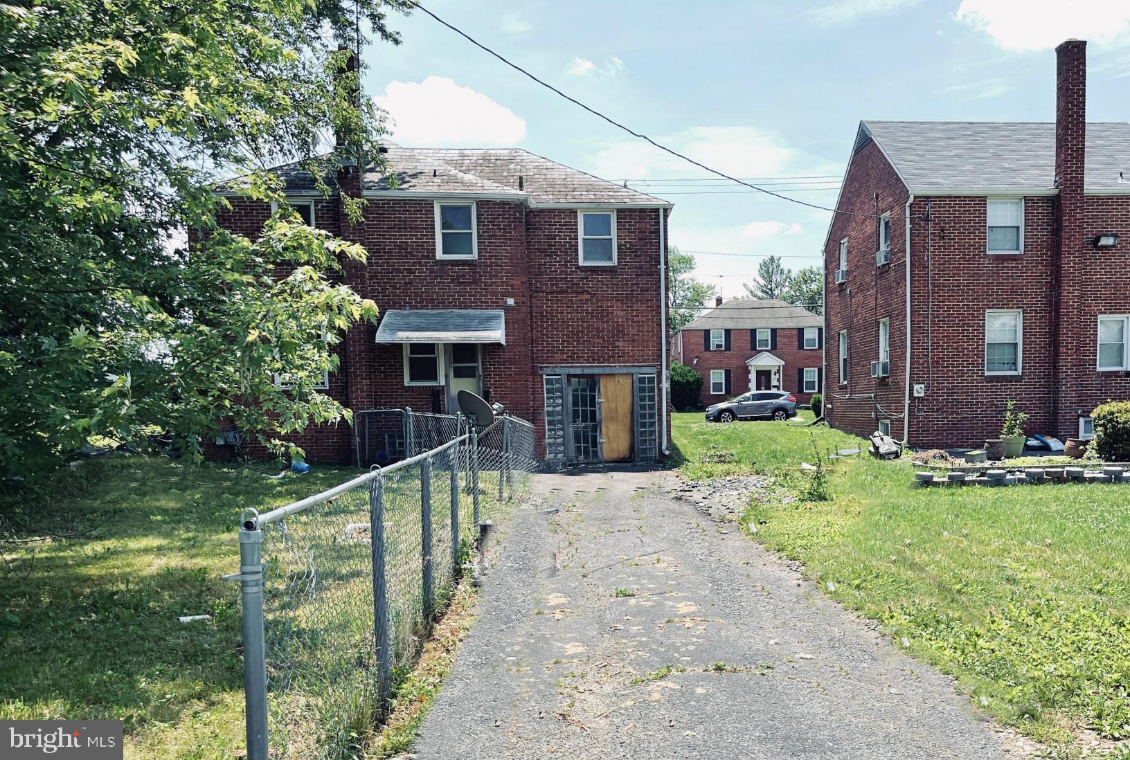 COLONIAL VILLAGE - Residential