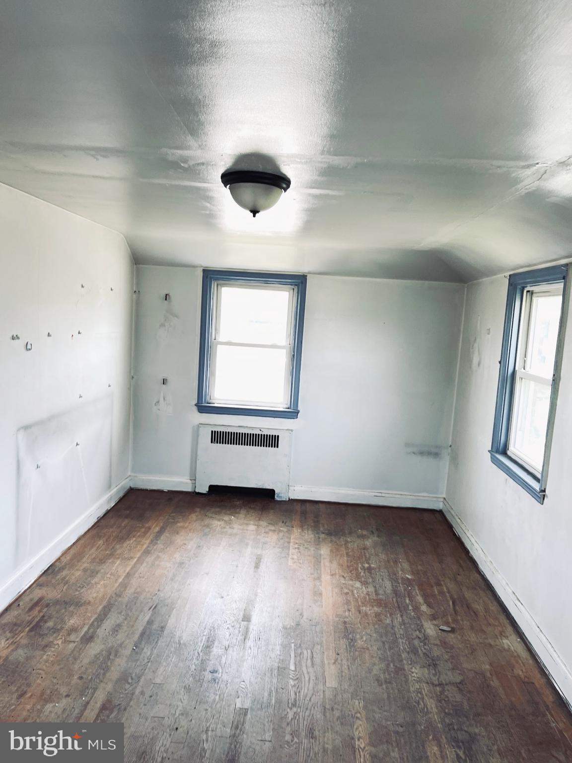 COLONIAL VILLAGE - Residential