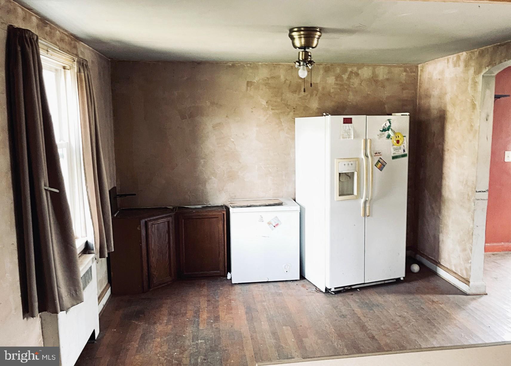 COLONIAL VILLAGE - Residential