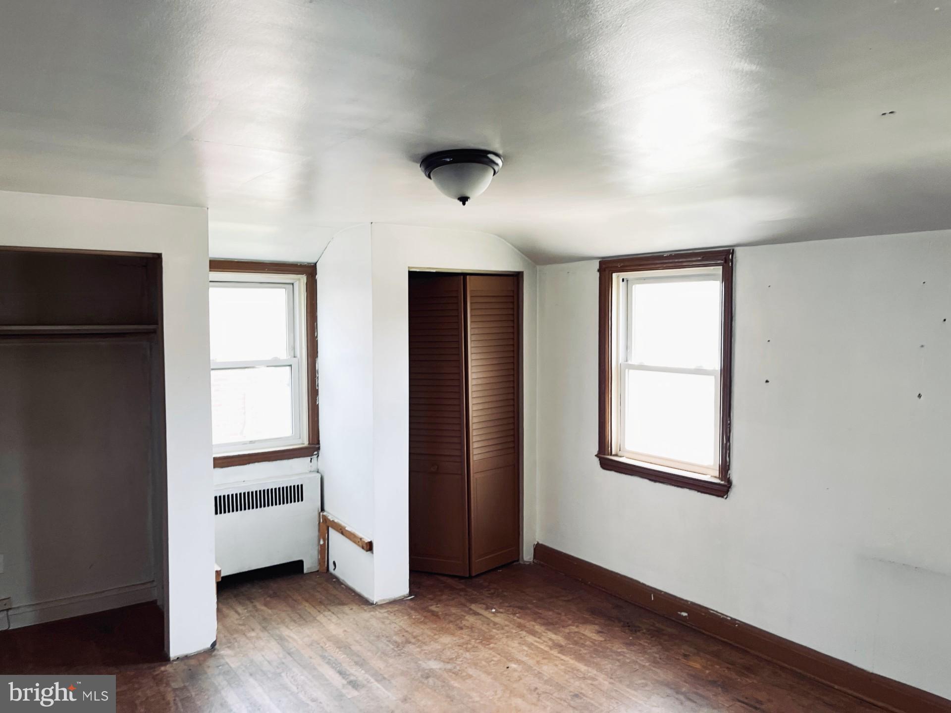 COLONIAL VILLAGE - Residential