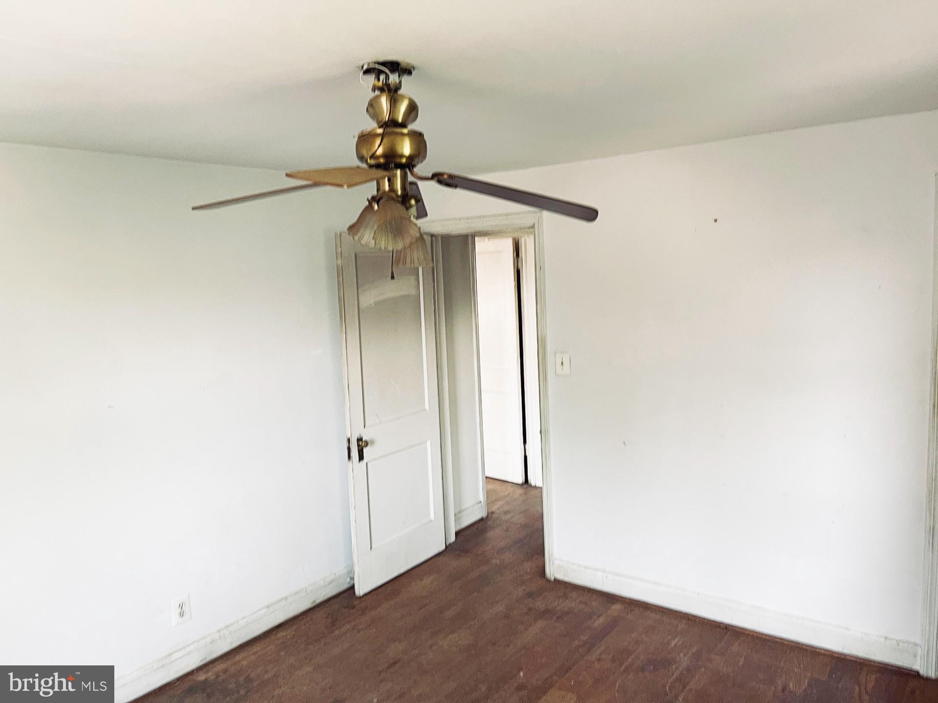 COLONIAL VILLAGE - Residential