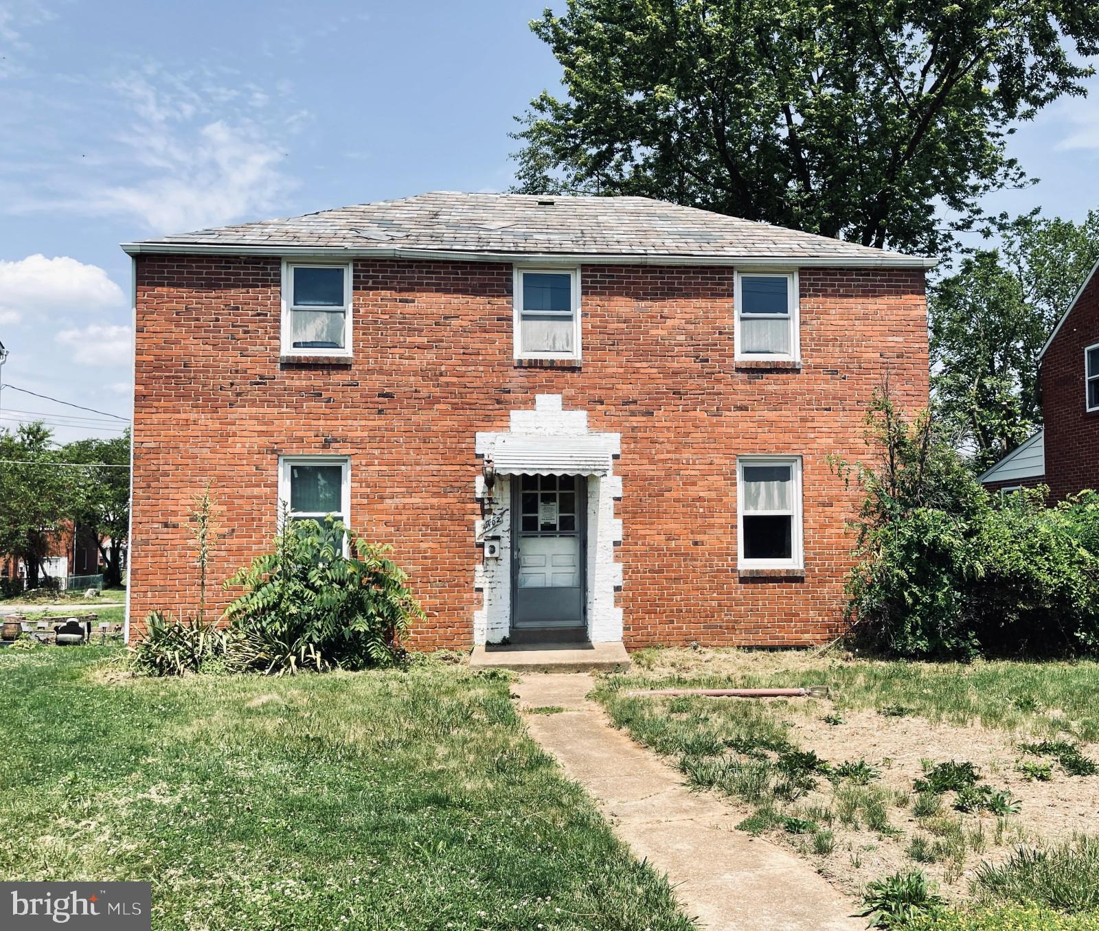 COLONIAL VILLAGE - Residential