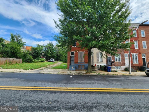 Townhouse For Sale - 819 N Calhoun Street<br/> BALTIMORE, MD 21217
