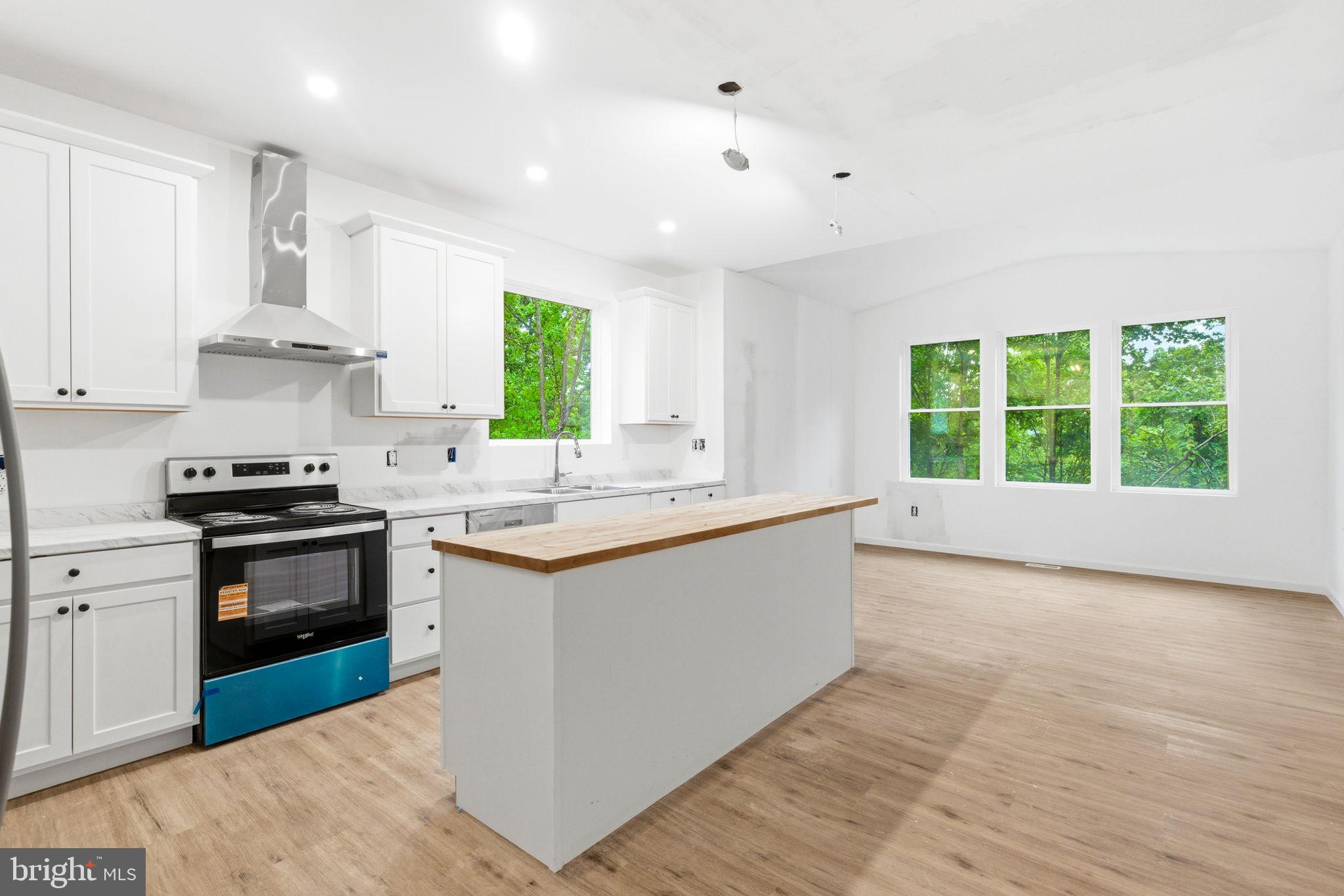 LAKE HOLIDAY ESTATES - Residential