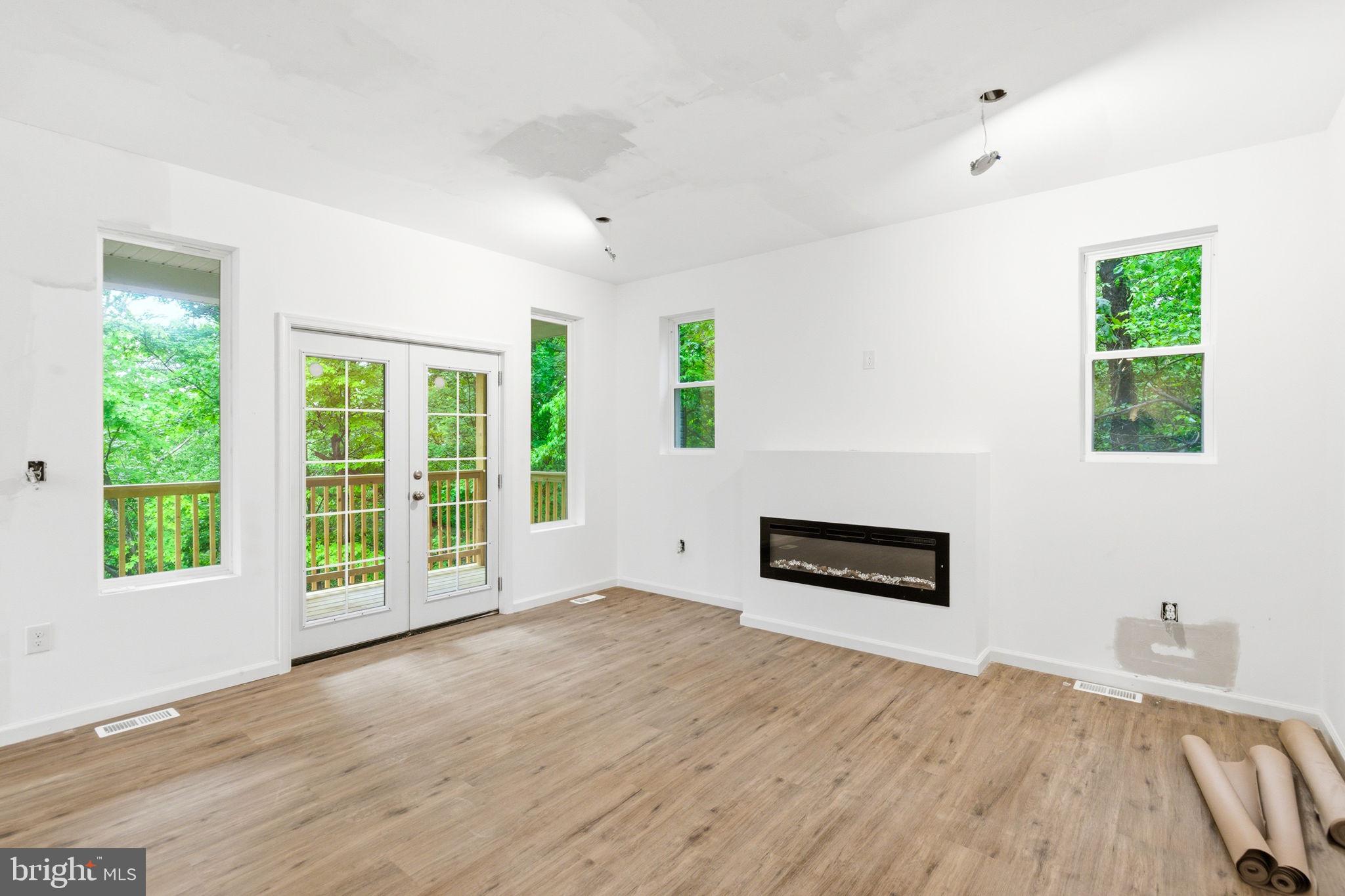 LAKE HOLIDAY ESTATES - Residential
