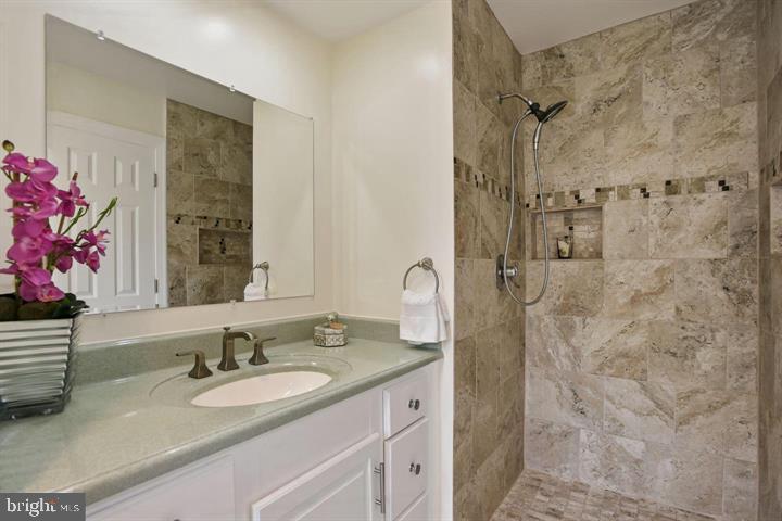 IDYLWOOD COURT - Residential Lease