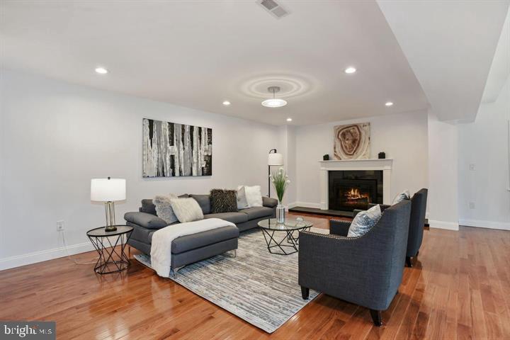 IDYLWOOD COURT - Residential Lease