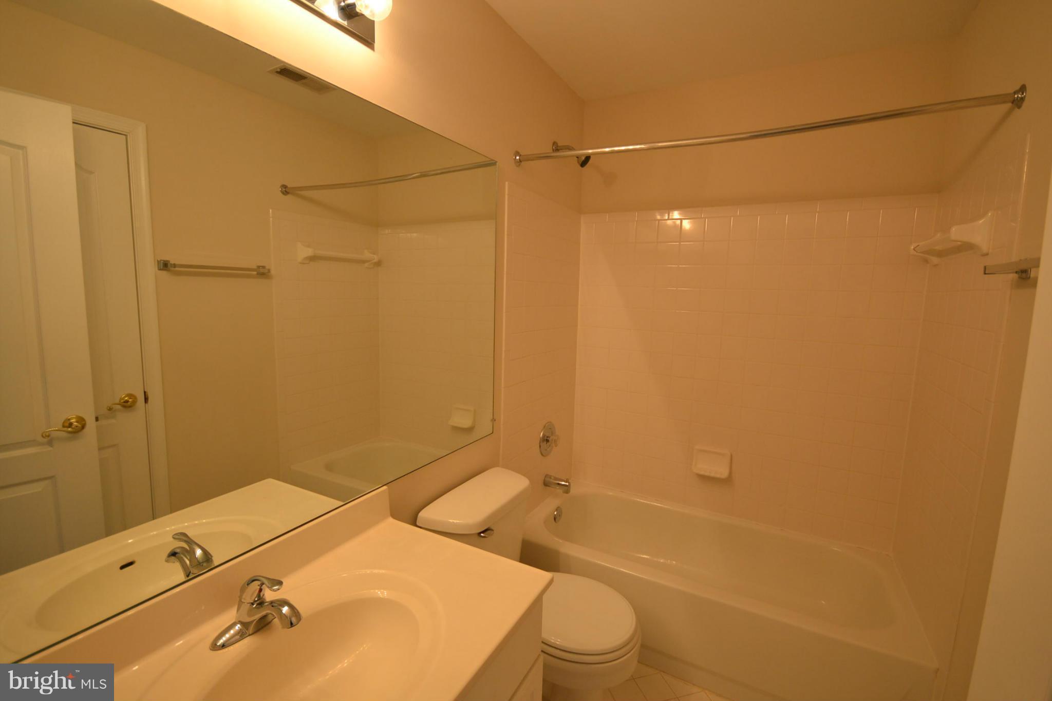 TUSCARORA KNOLLS - Residential Lease