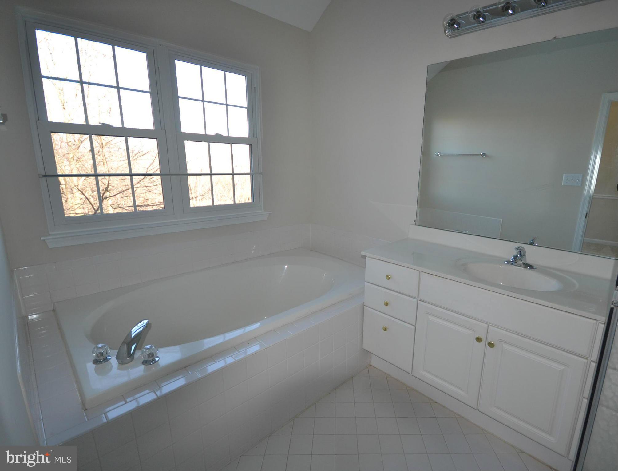 TUSCARORA KNOLLS - Residential Lease