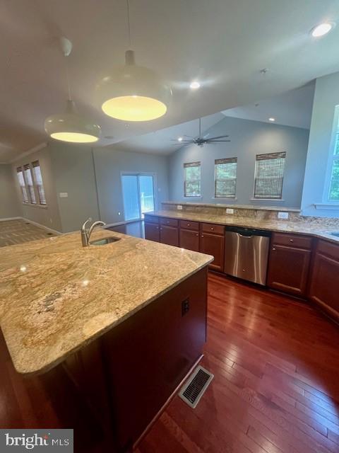 THE WOODS AT MYRTLE POINT - Residential Lease