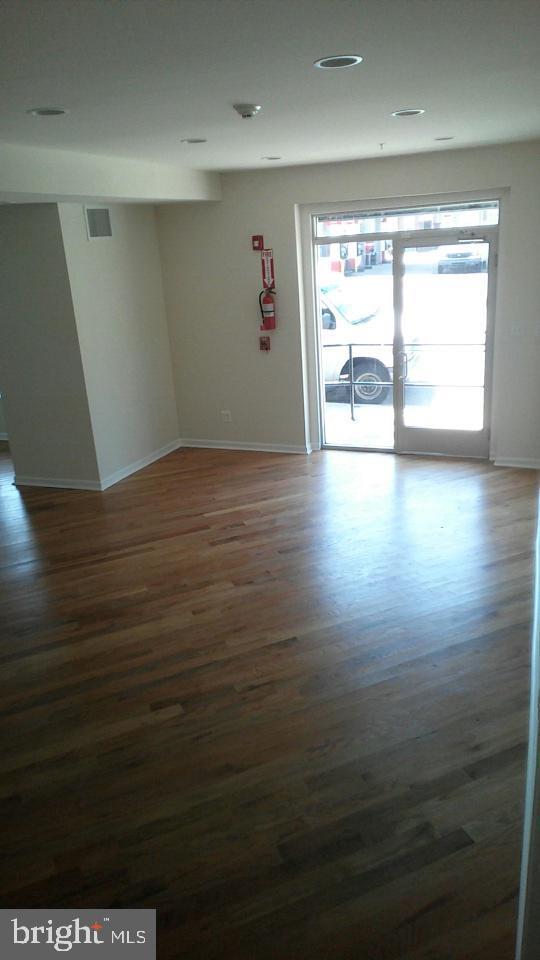 FISHTOWN - Commercial Sale