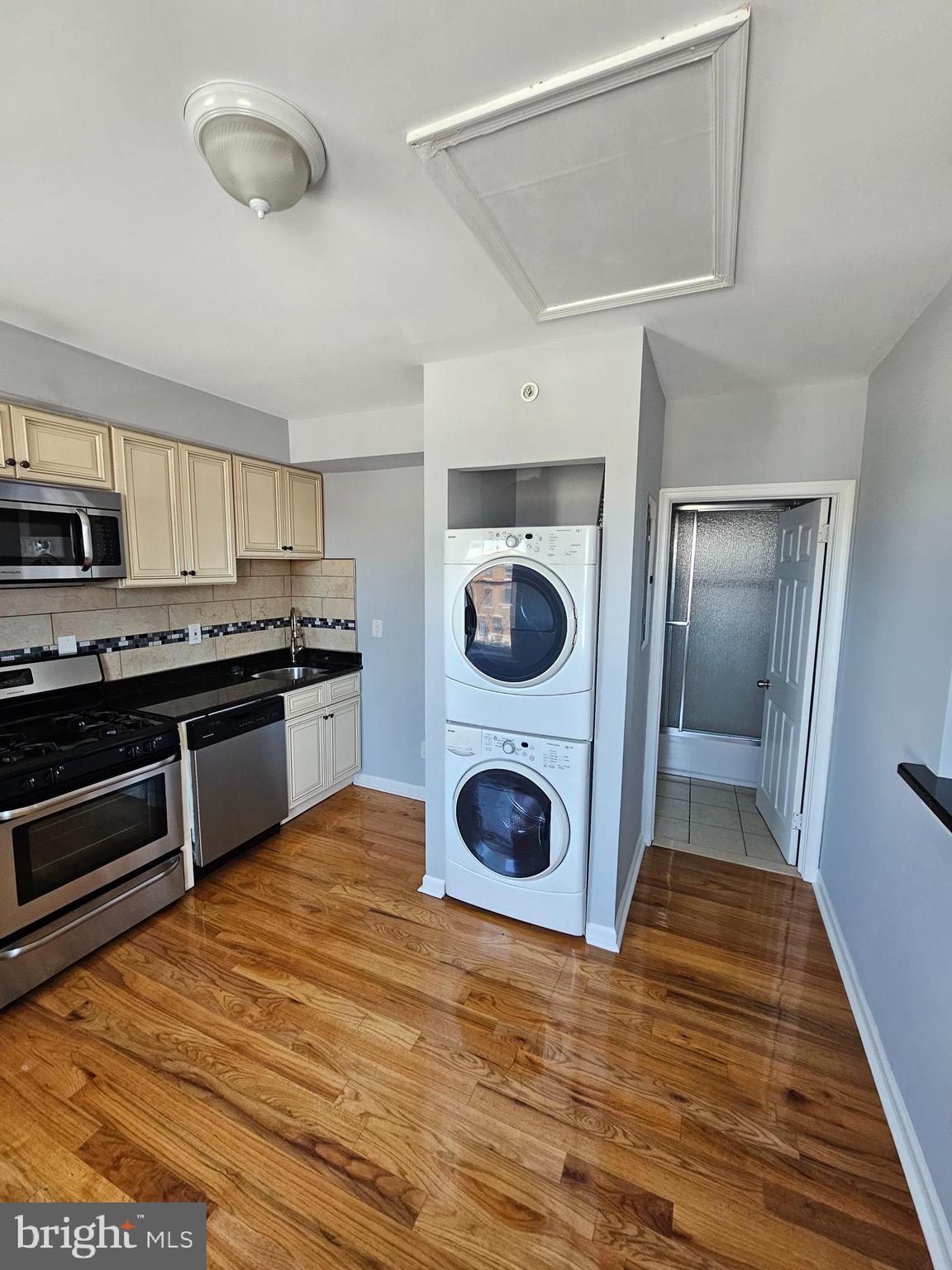 FISHTOWN - Commercial Sale