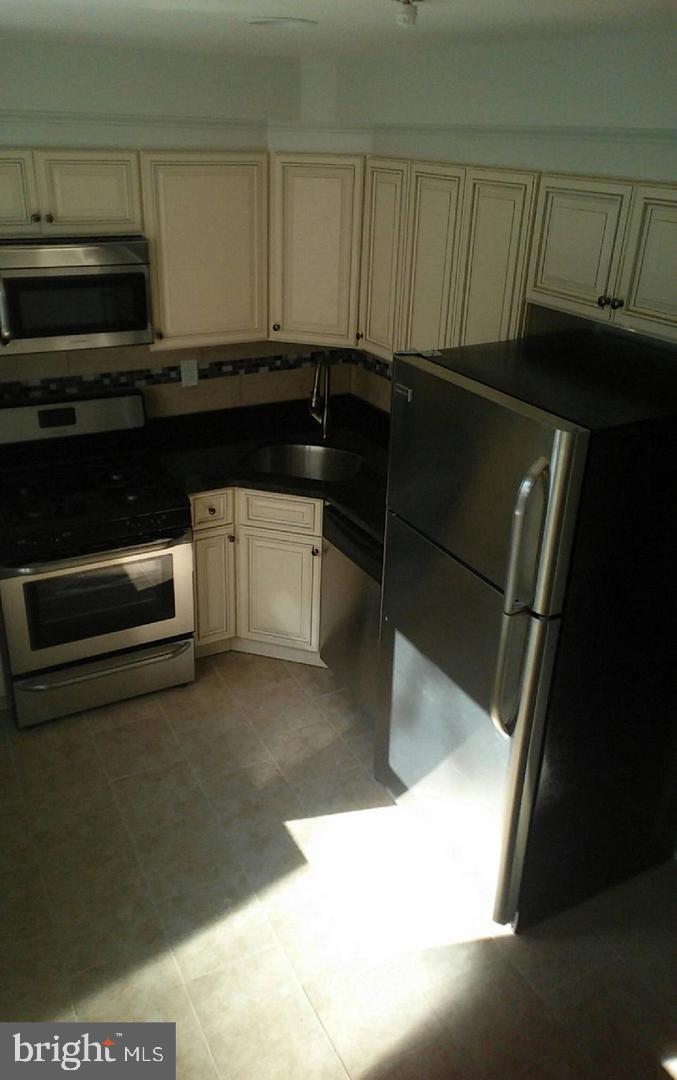 FISHTOWN - Commercial Sale