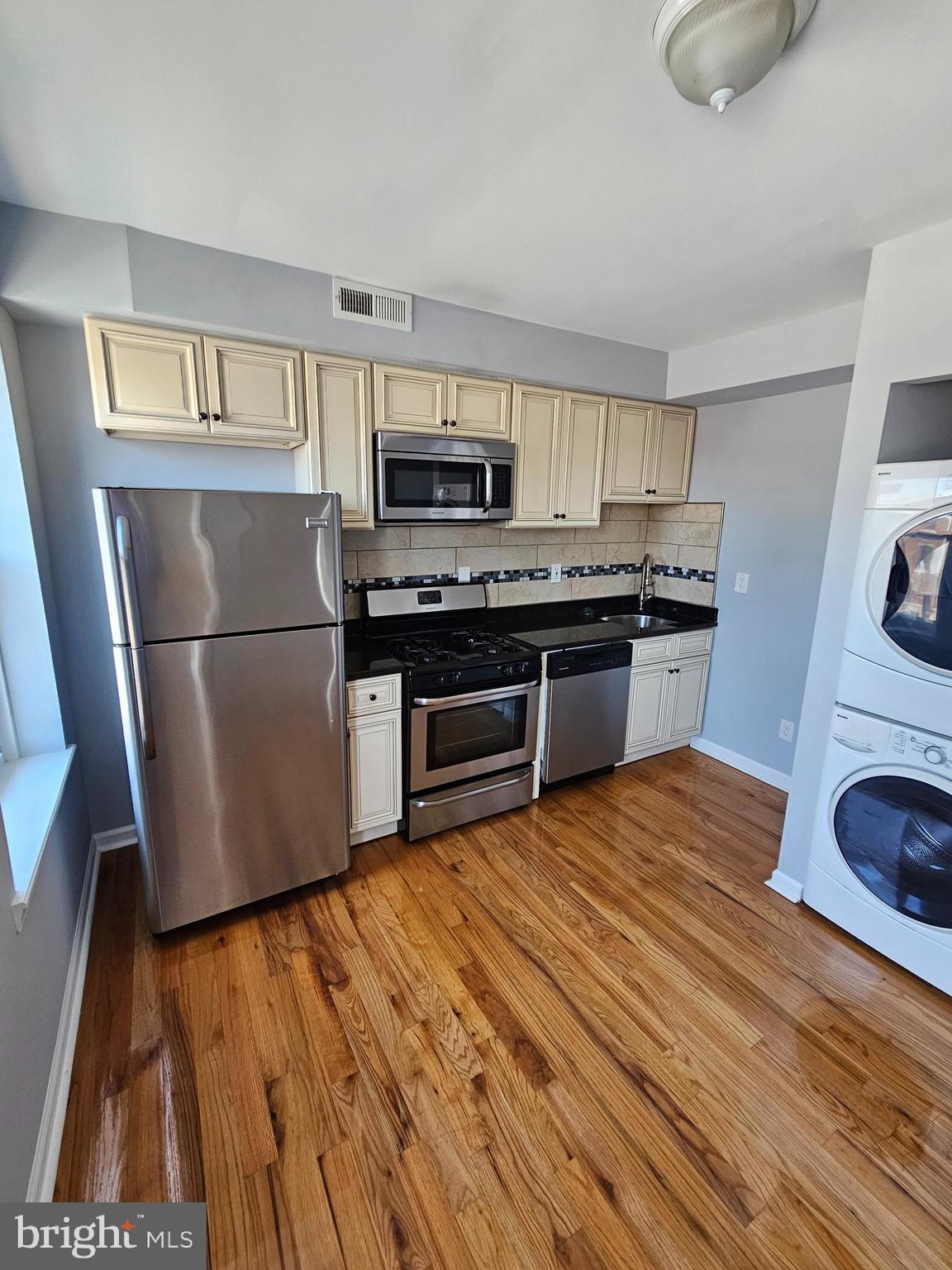 FISHTOWN - Commercial Sale