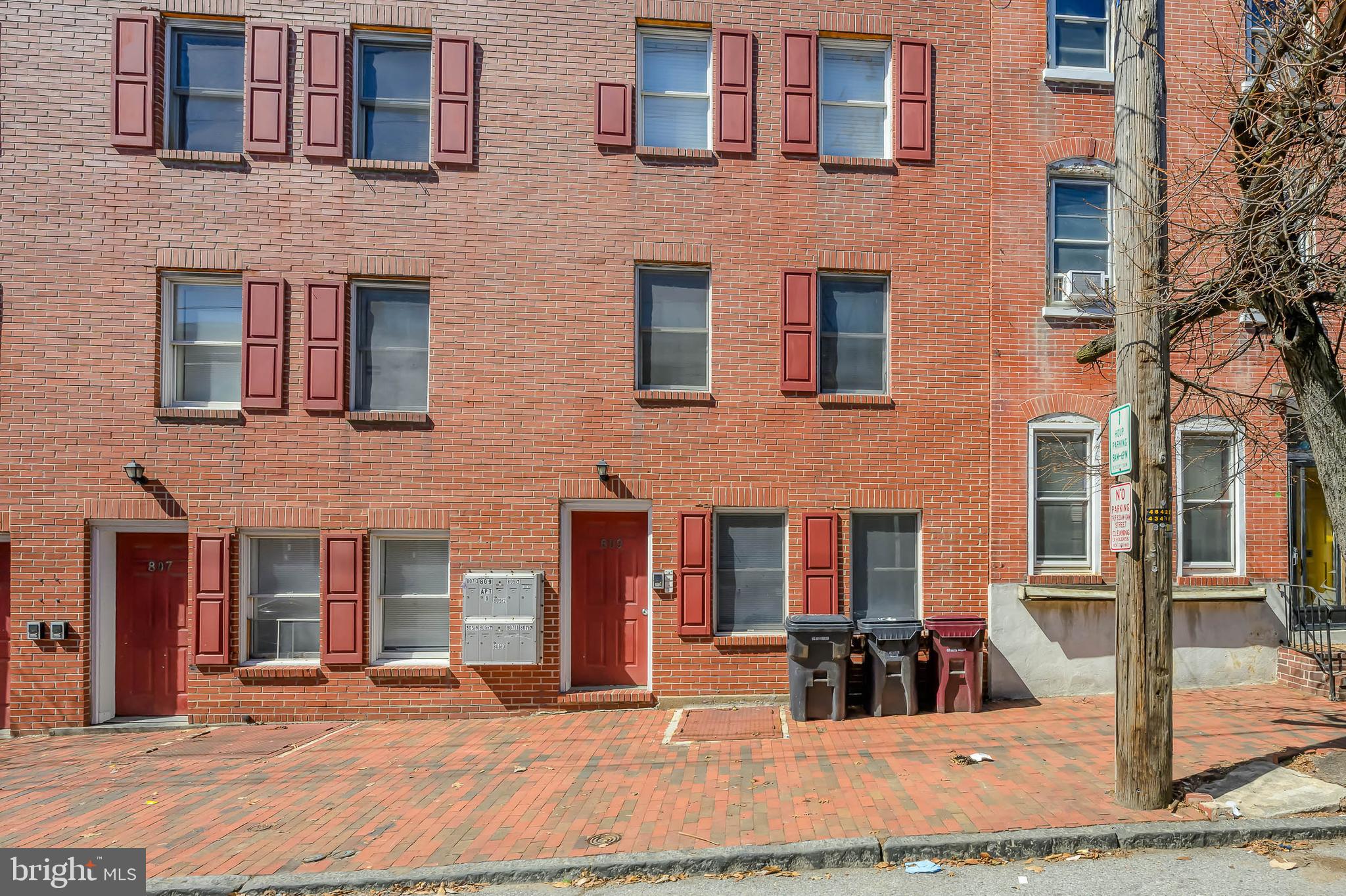 807 N MADISON STREET