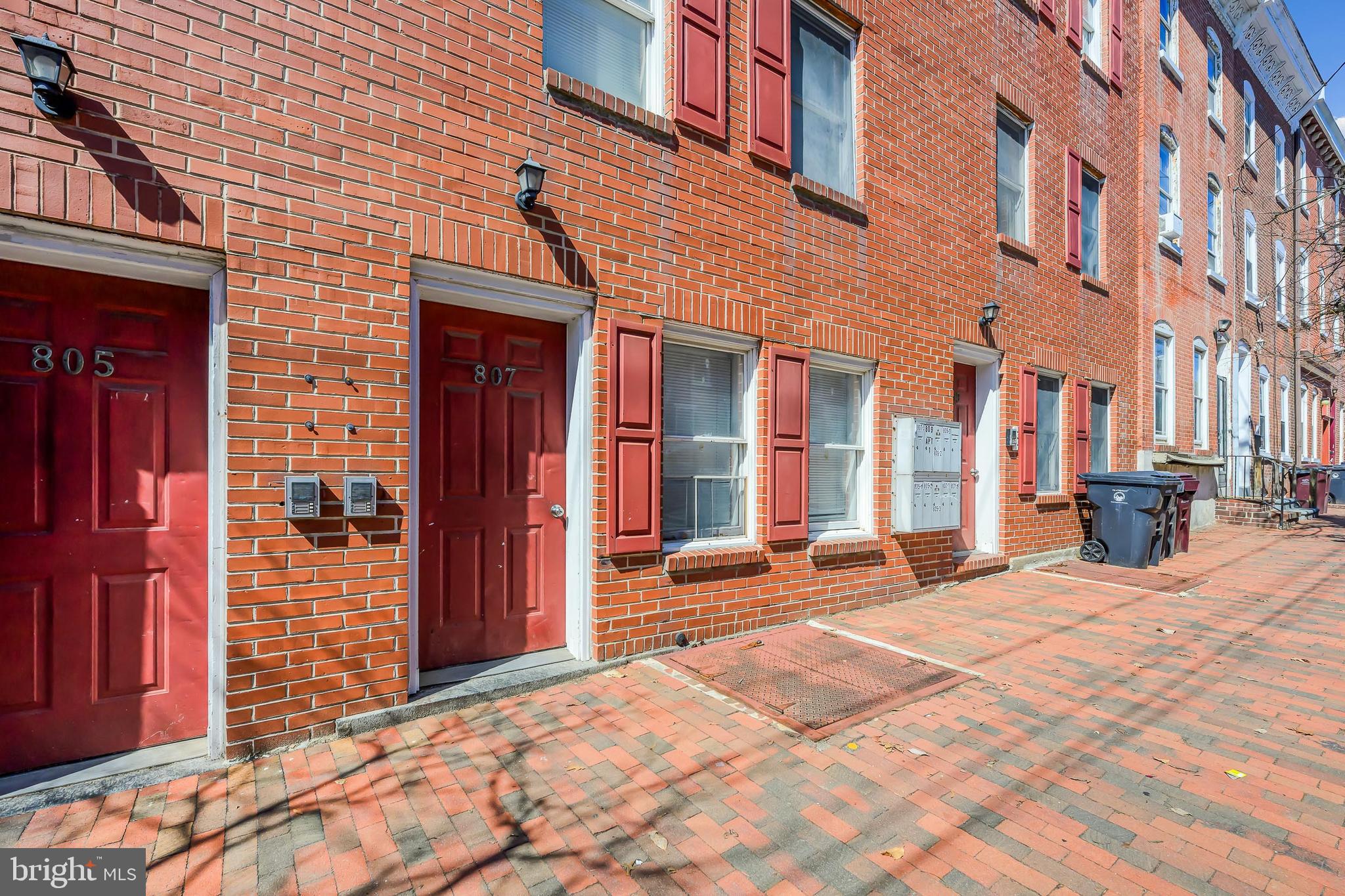 807 N MADISON STREET