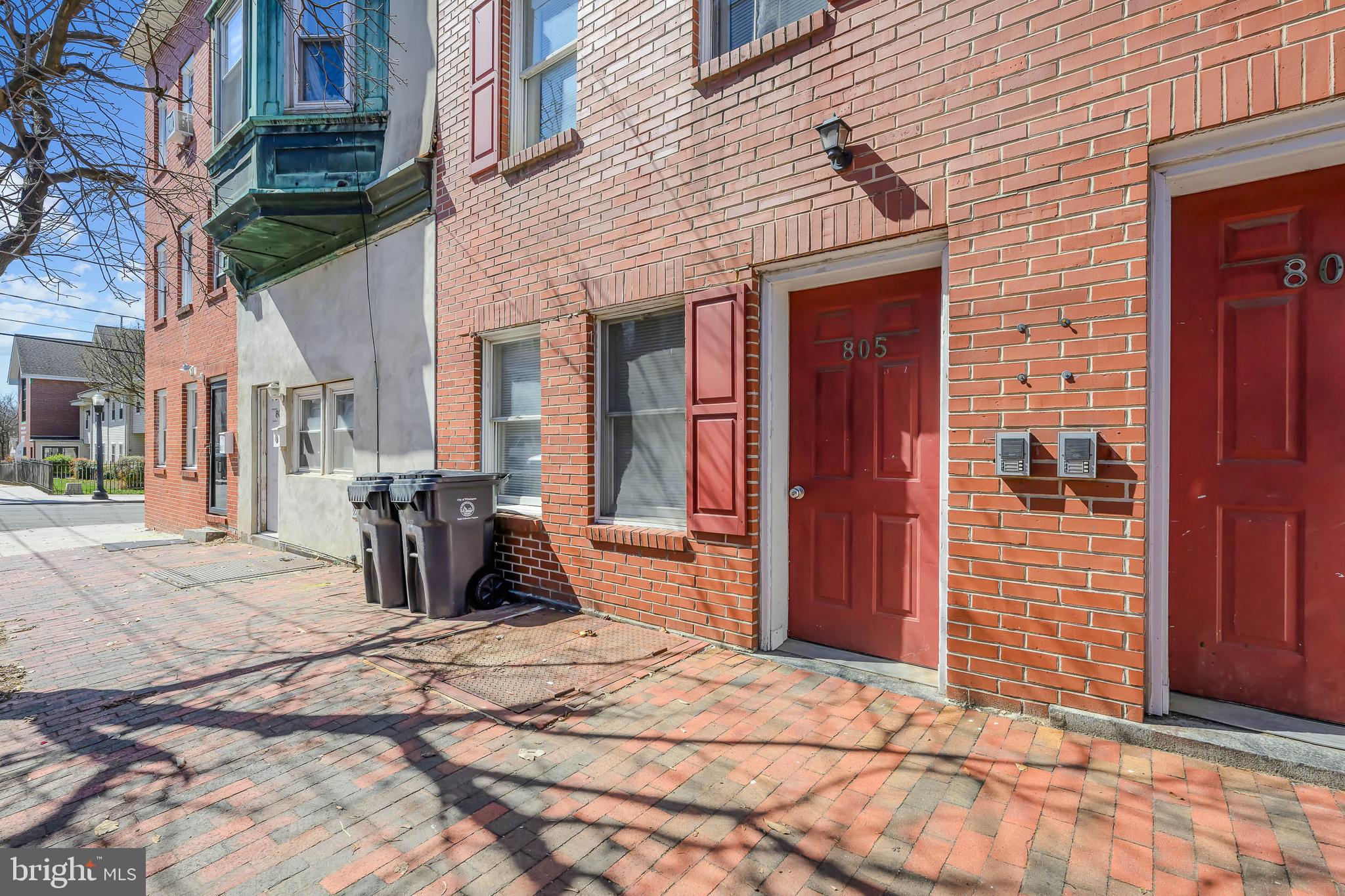 807 N MADISON STREET