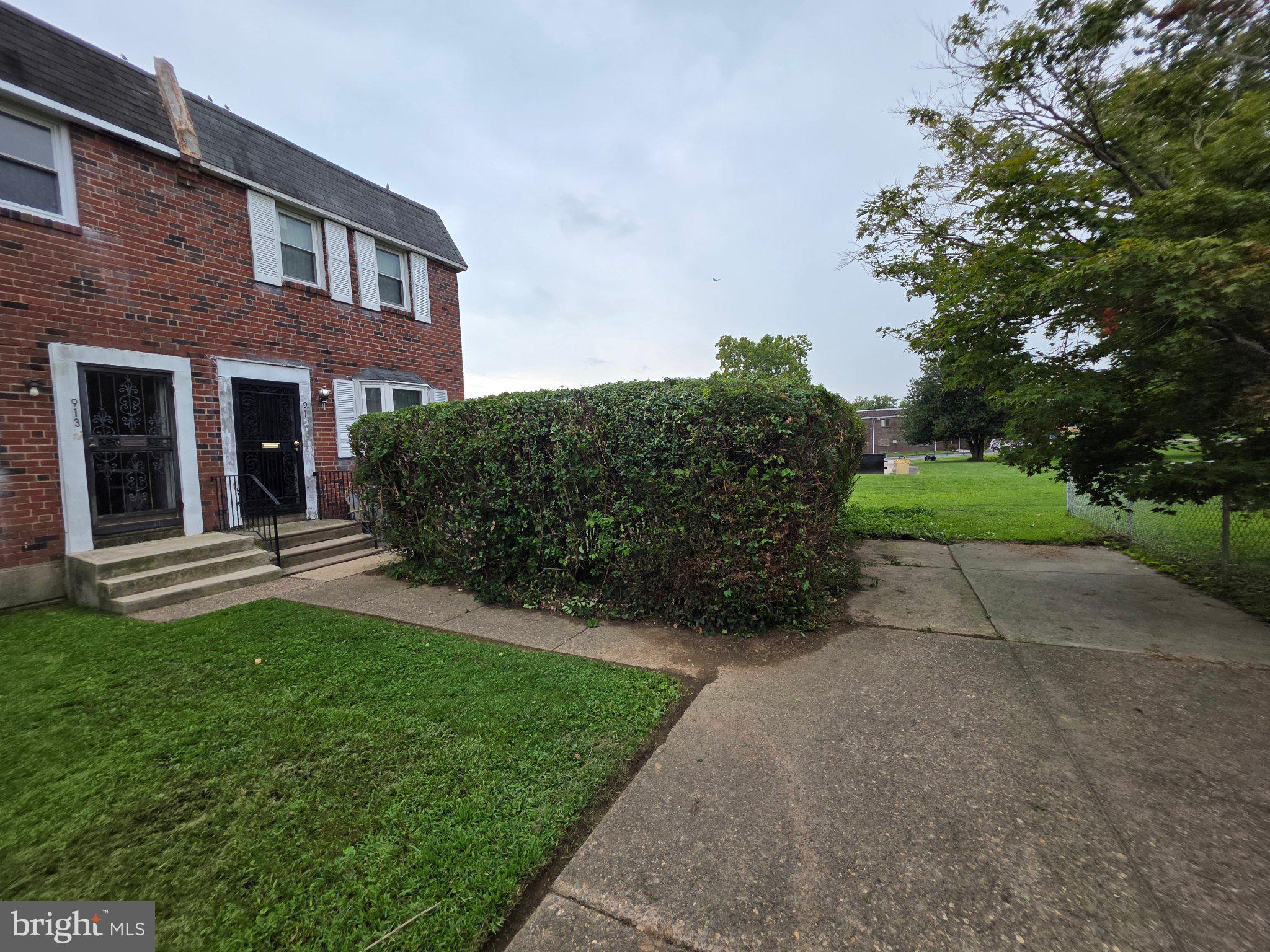 915 LINCOLN TERRACE