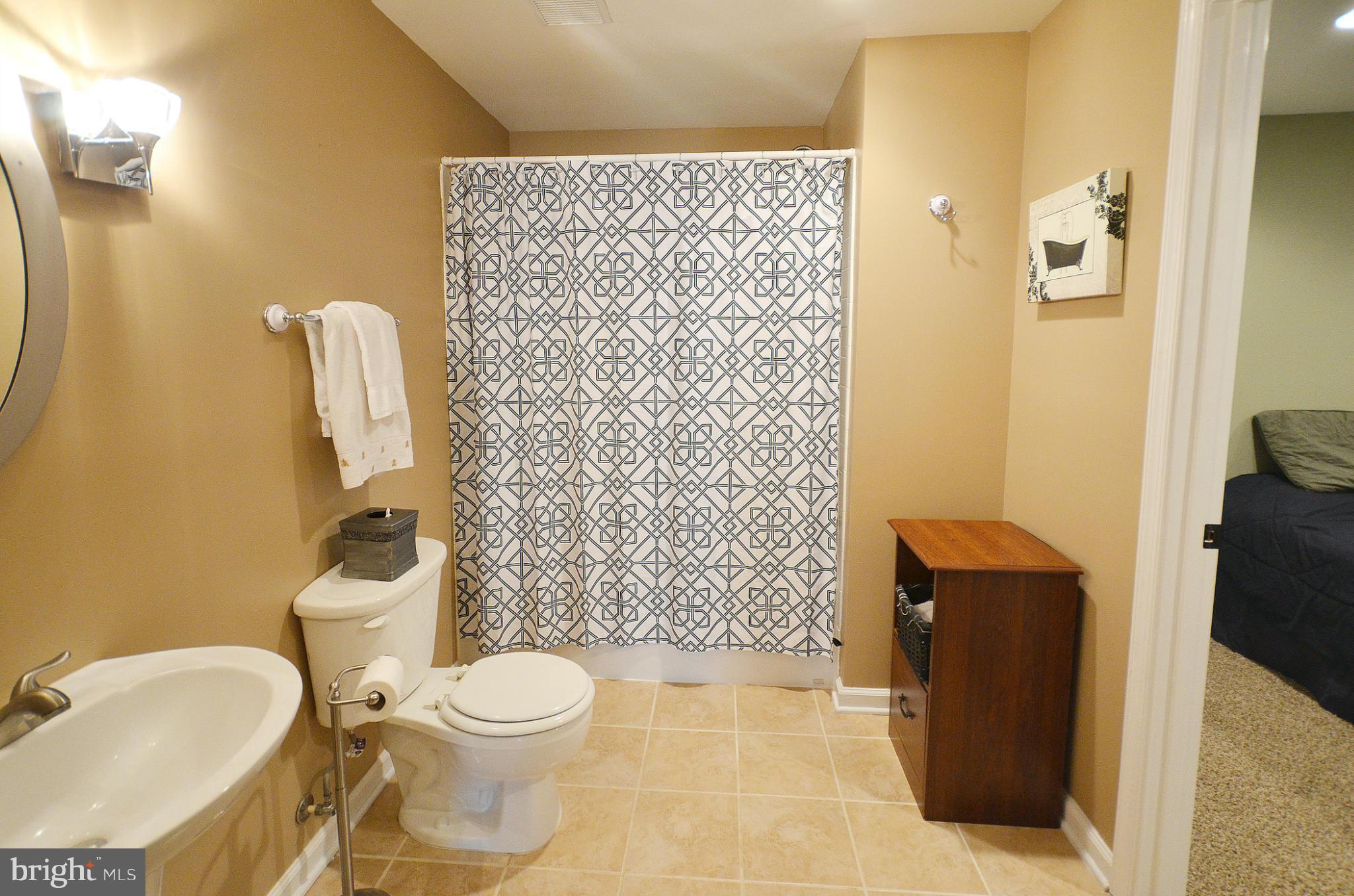 ROUND HILL - Residential