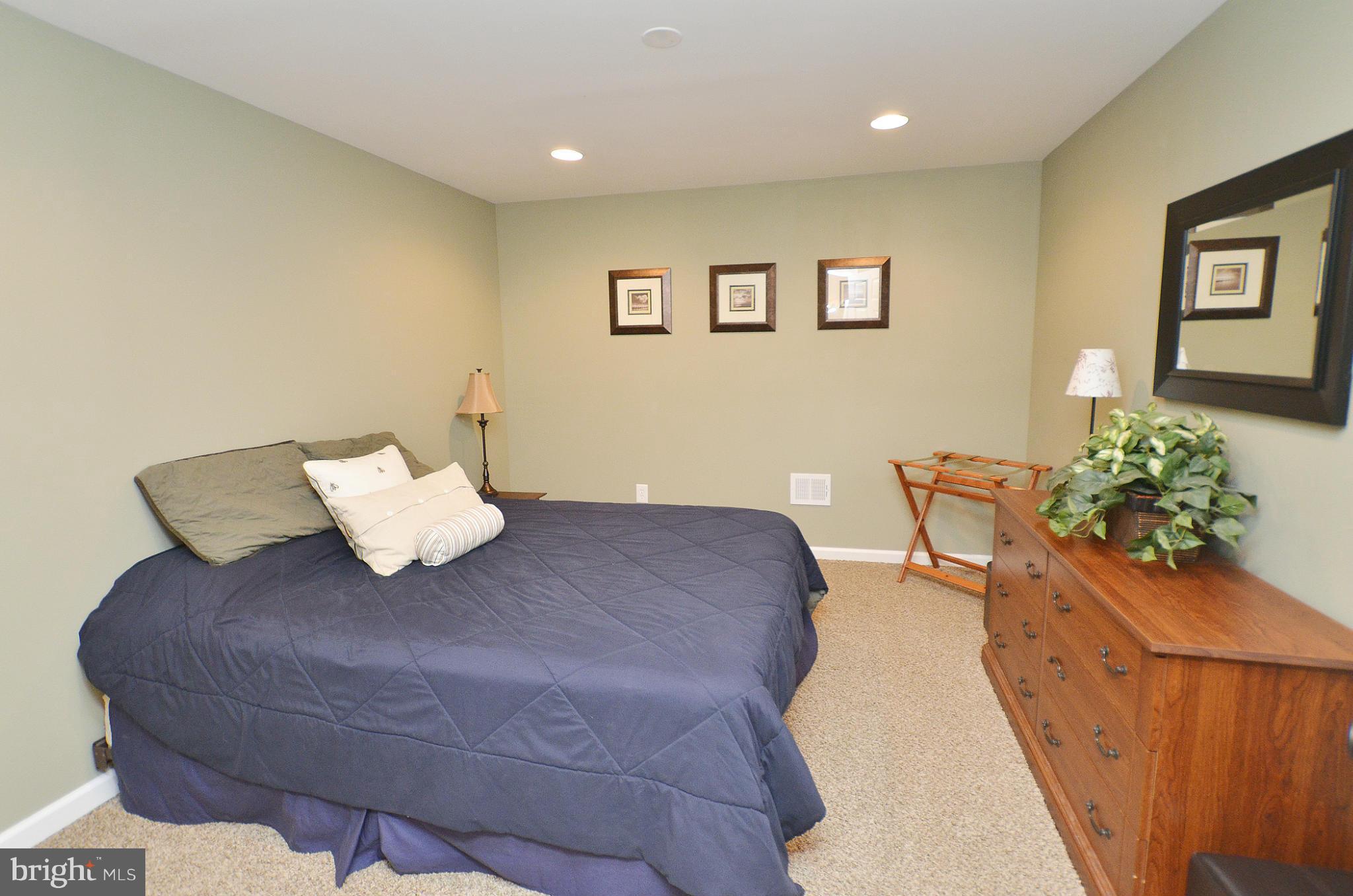 ROUND HILL - Residential