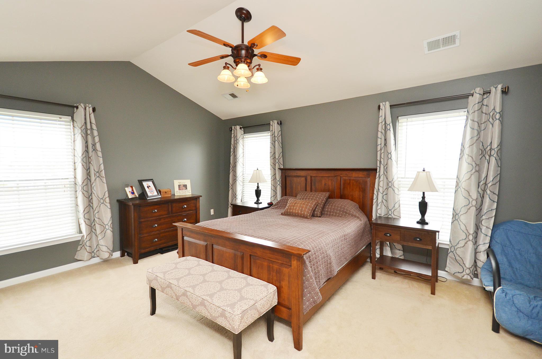 ROUND HILL - Residential