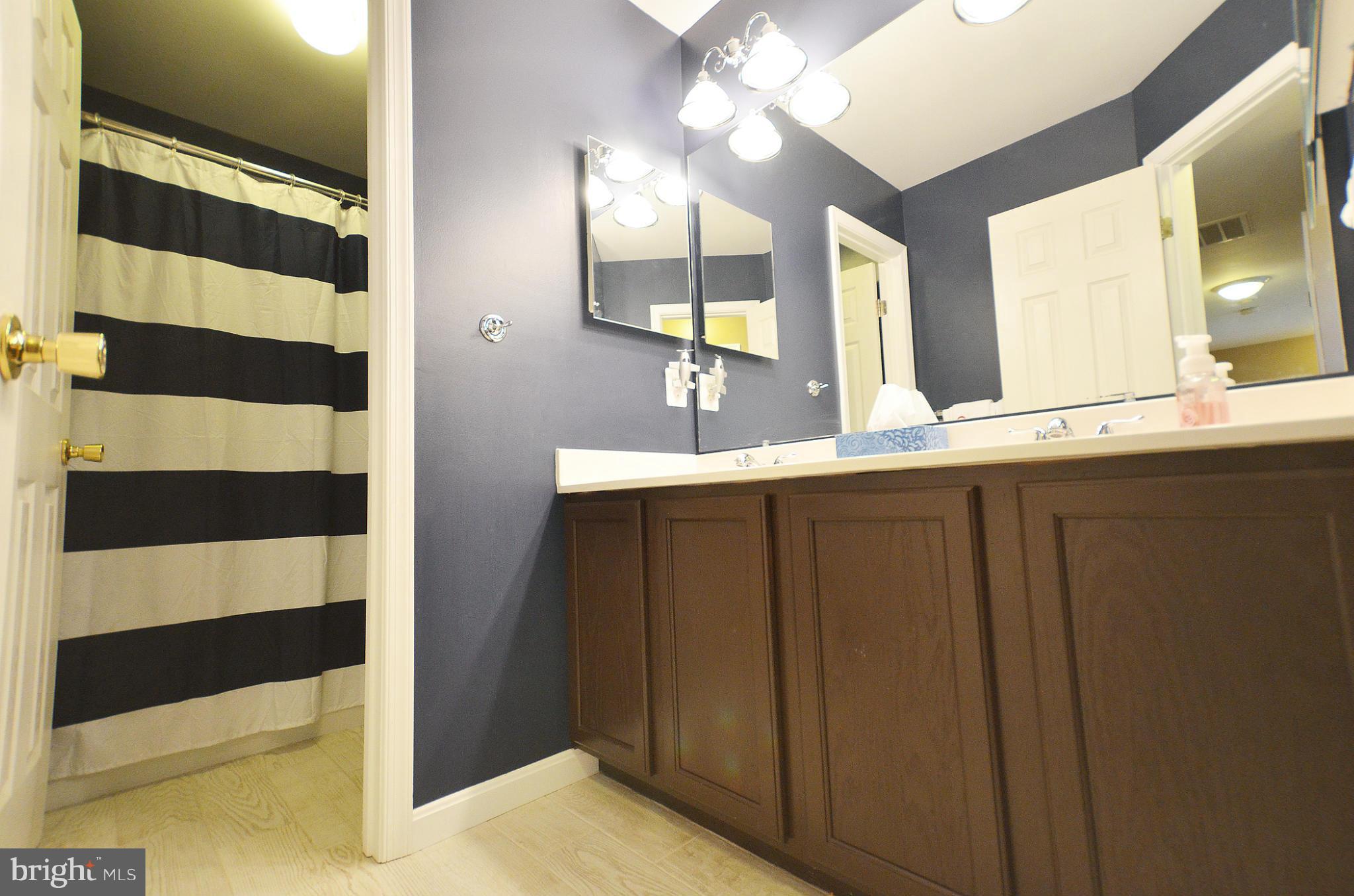 ROUND HILL - Residential