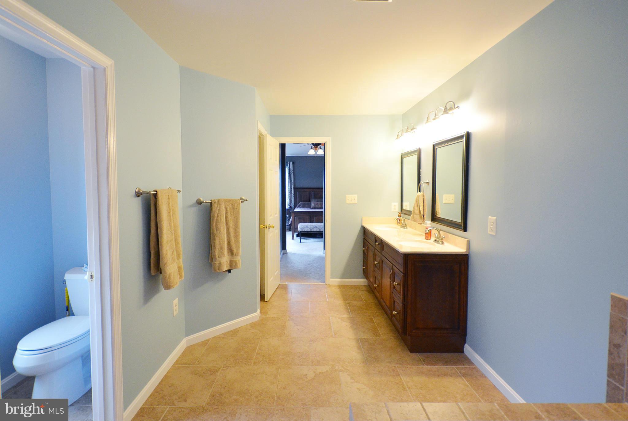 ROUND HILL - Residential