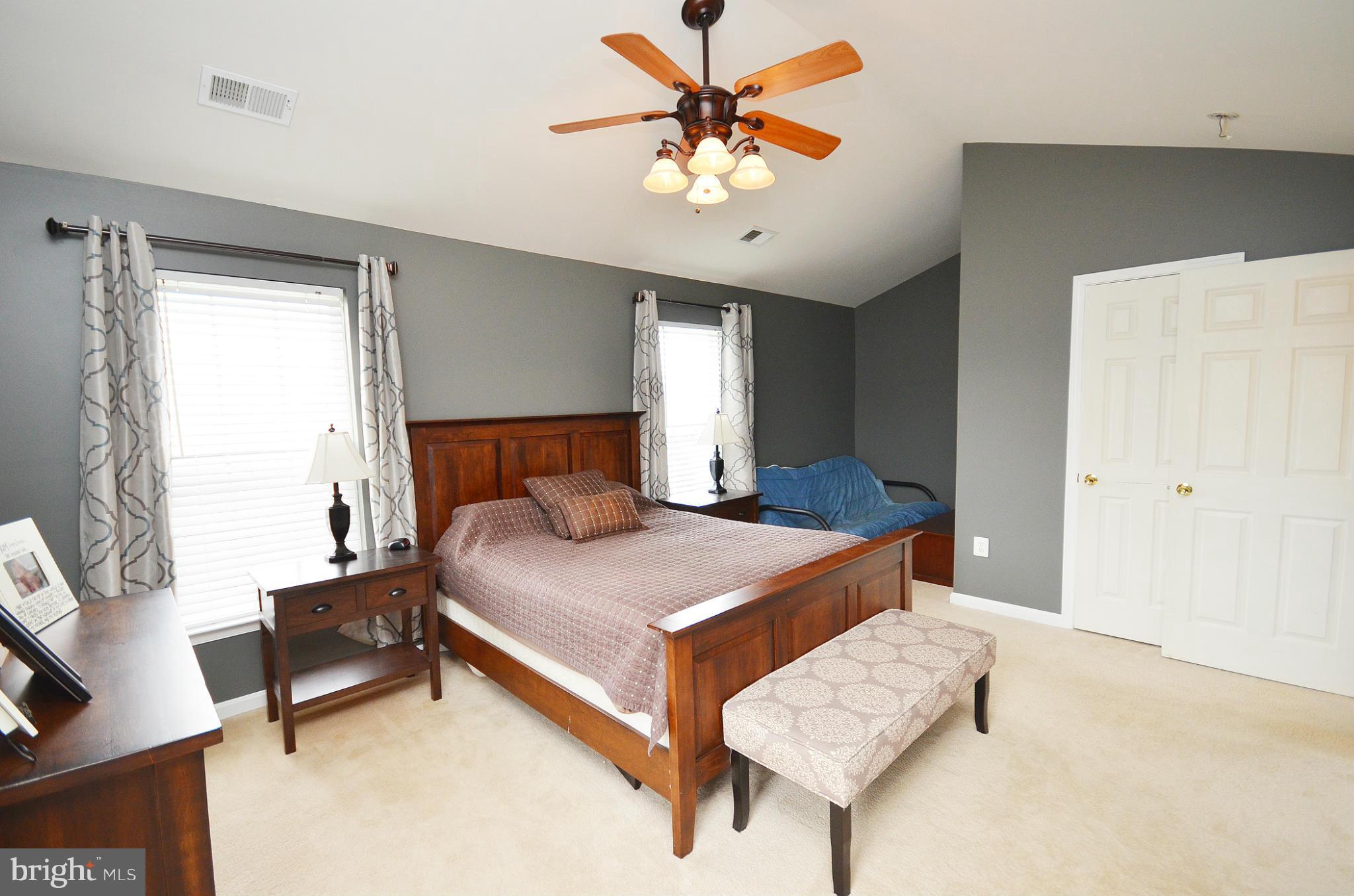 ROUND HILL - Residential