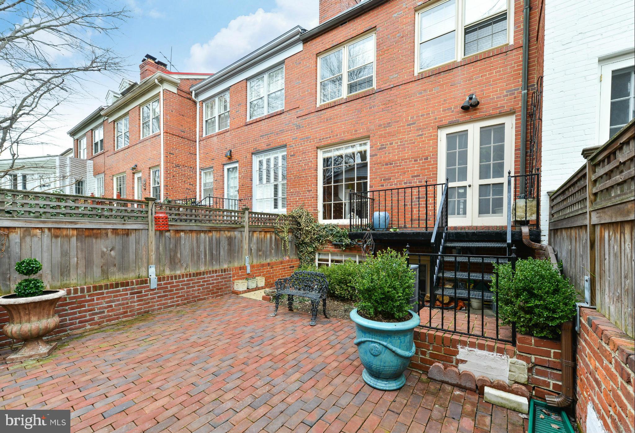 YATES GARDENS - Residential