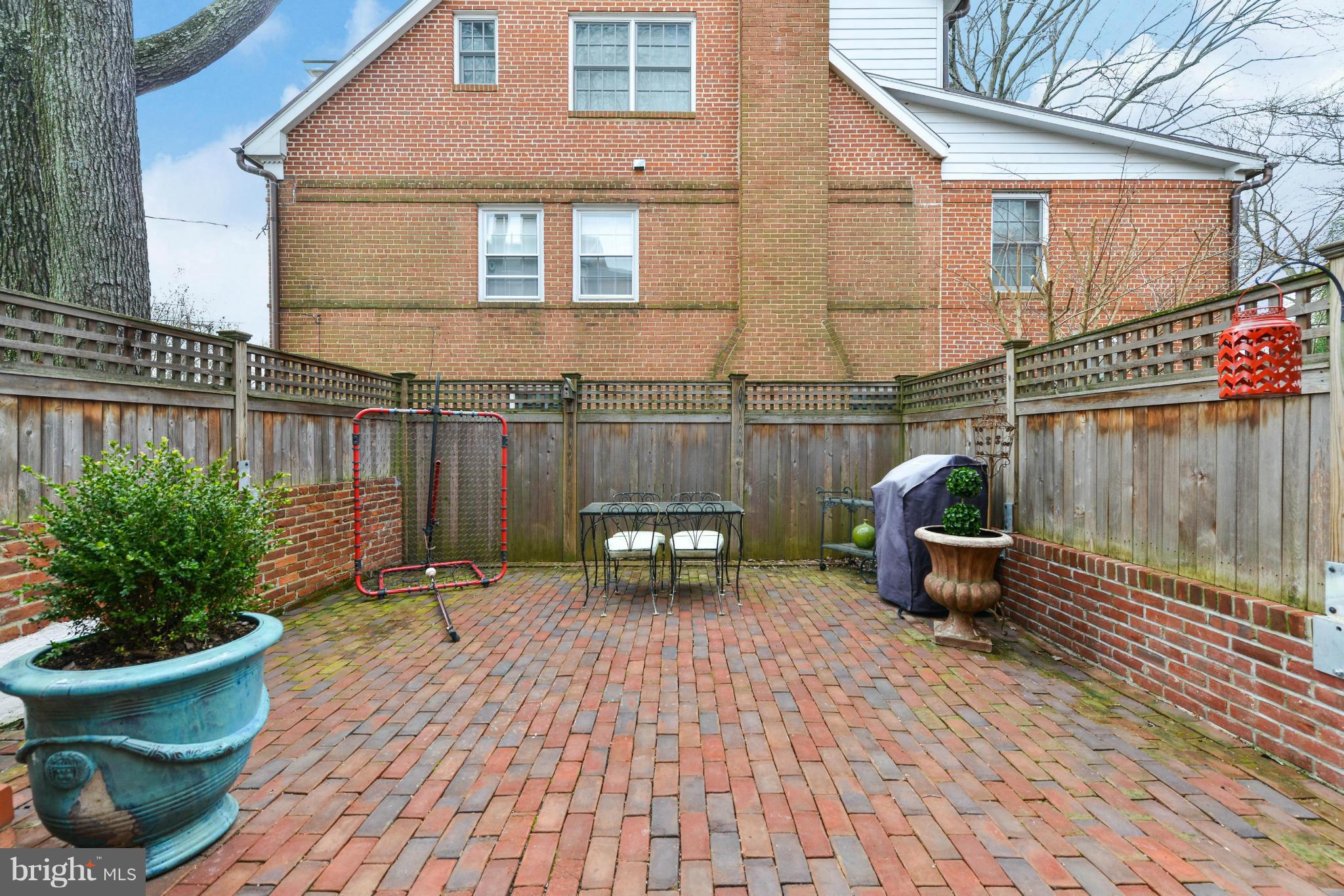 YATES GARDENS - Residential