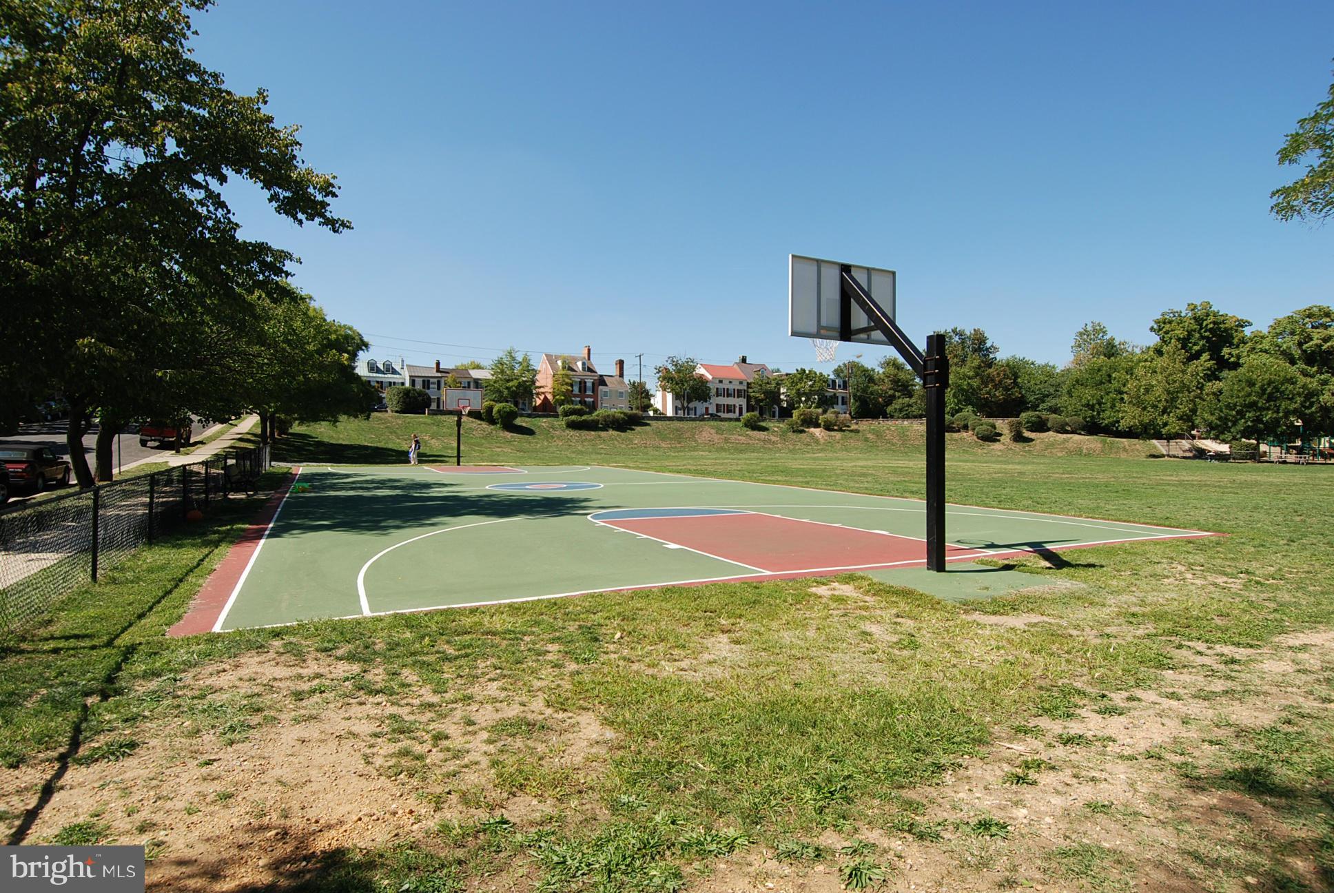 YATES GARDENS - Residential