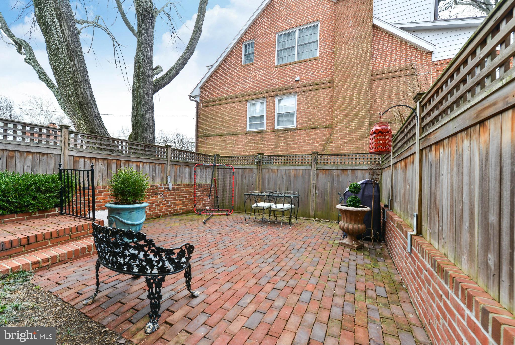 YATES GARDENS - Residential