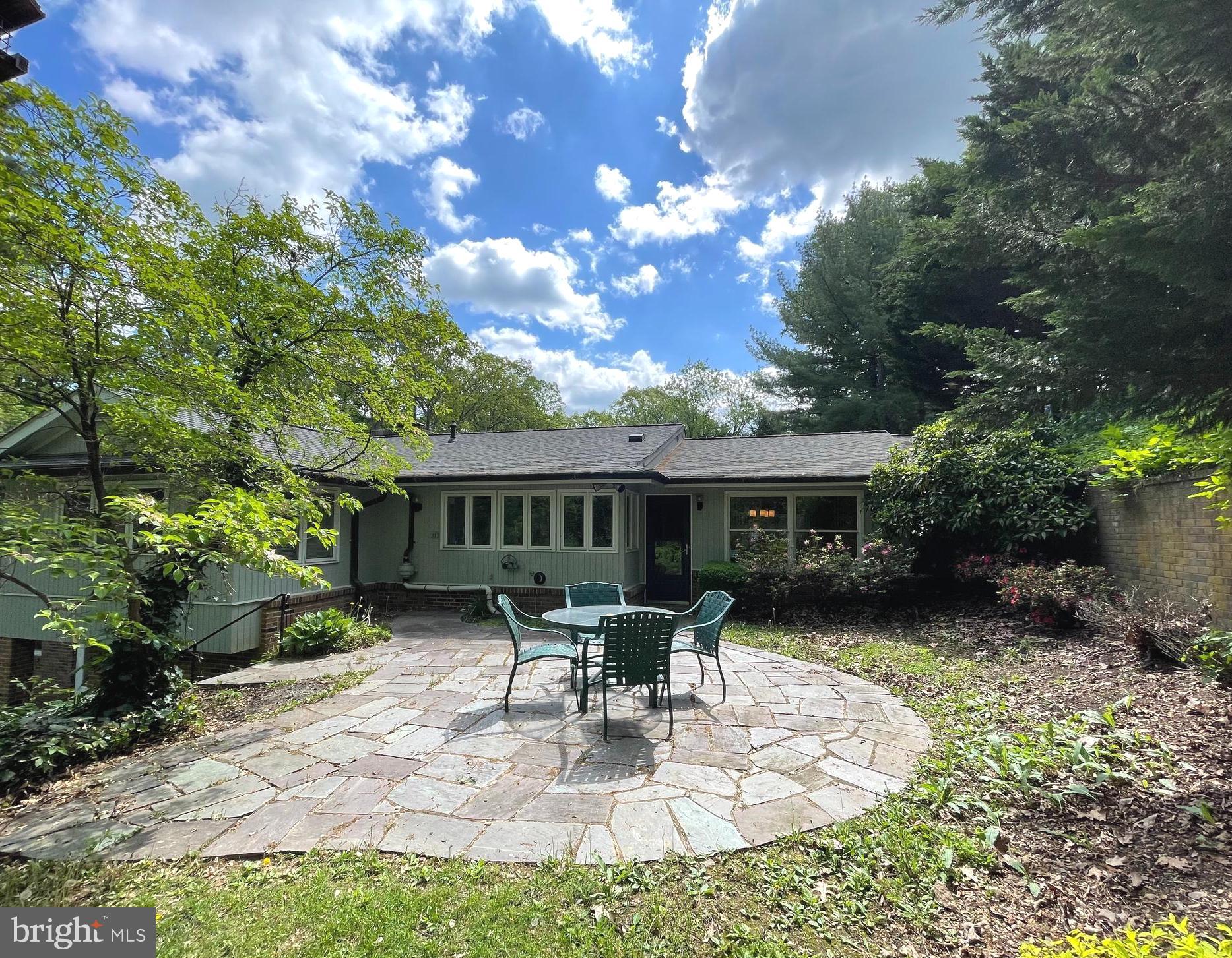 108 OAK RIDGE LANE