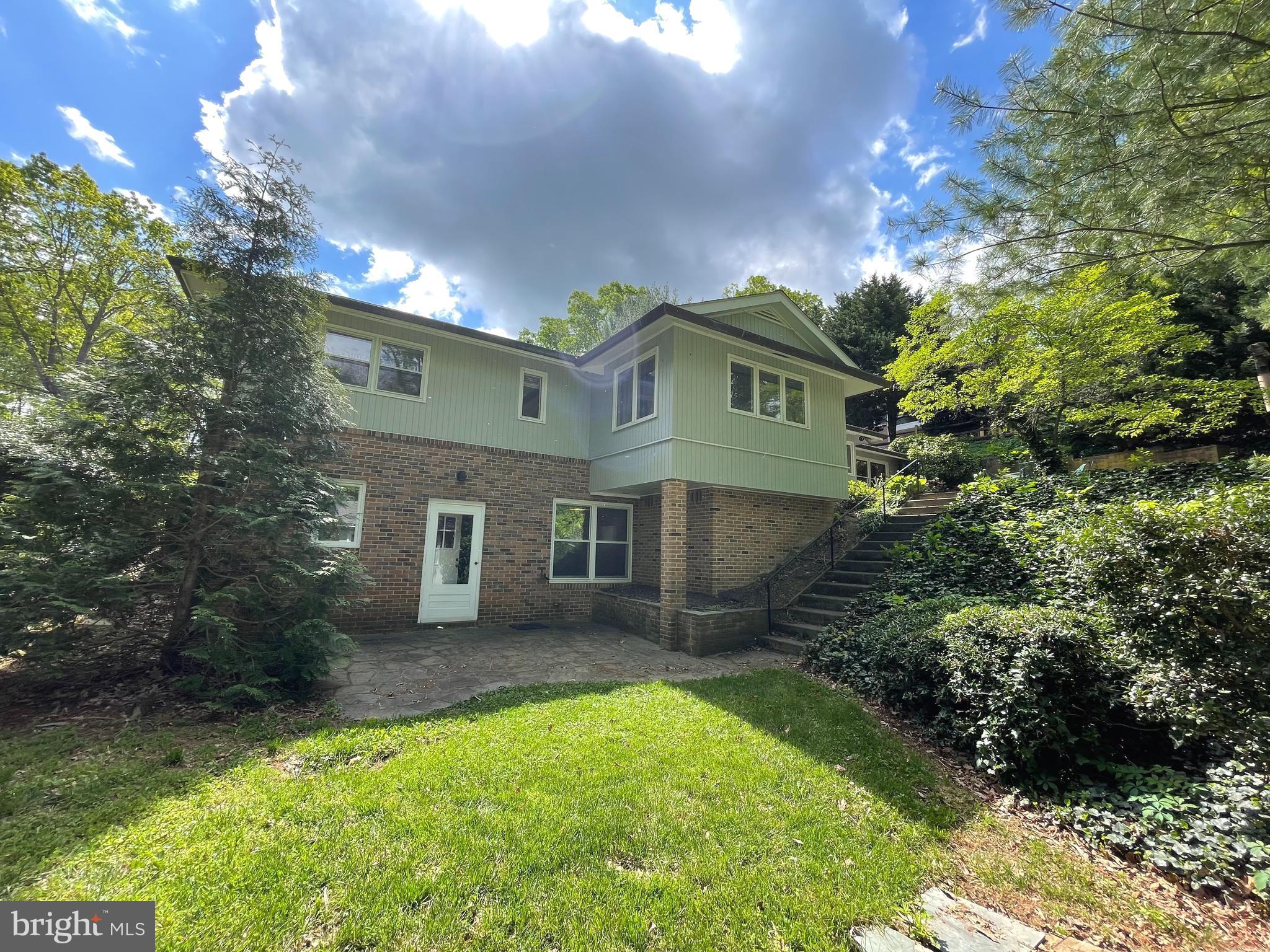 108 OAK RIDGE LANE