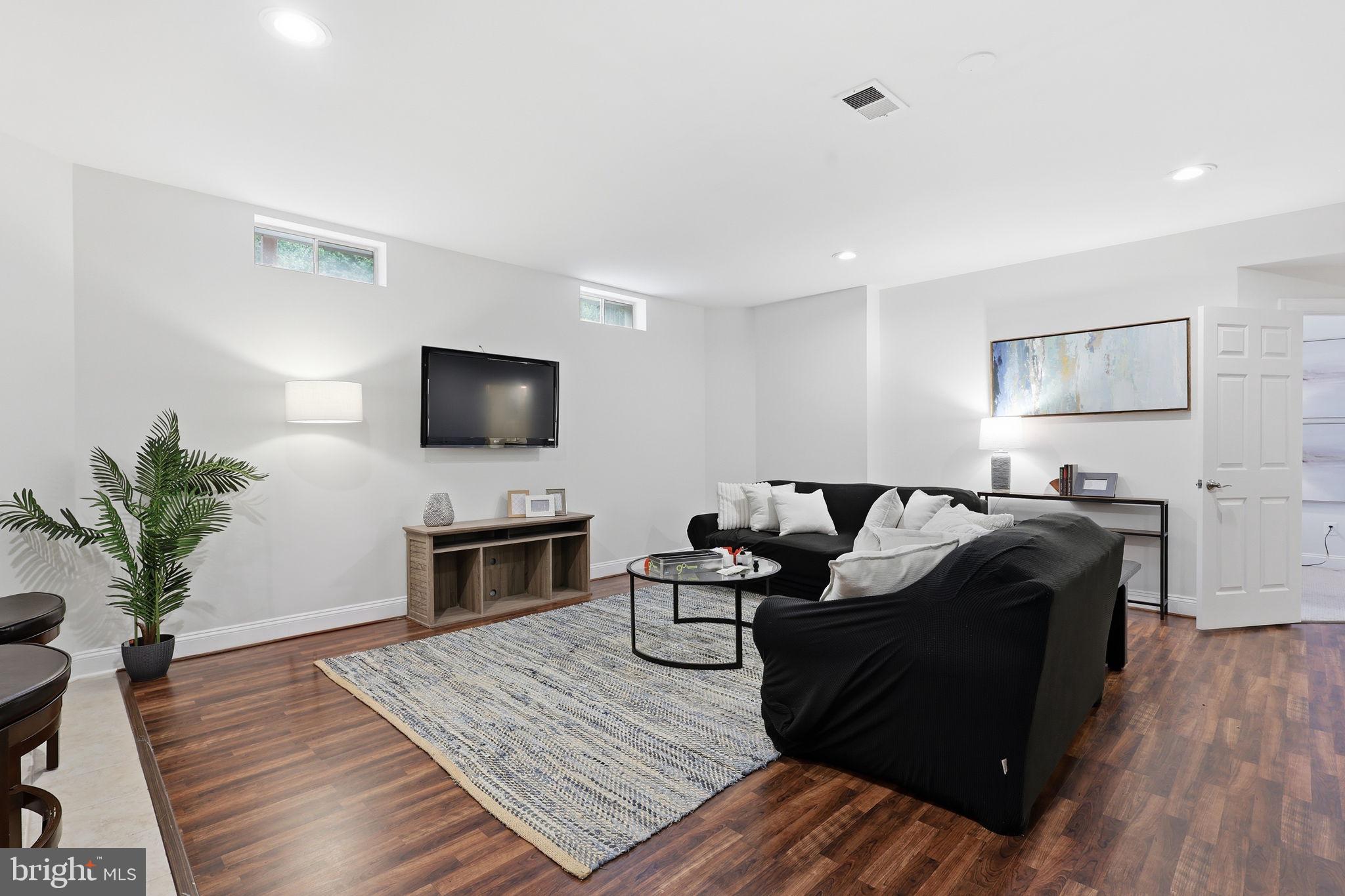 BROADLANDS SOUTH - Residential