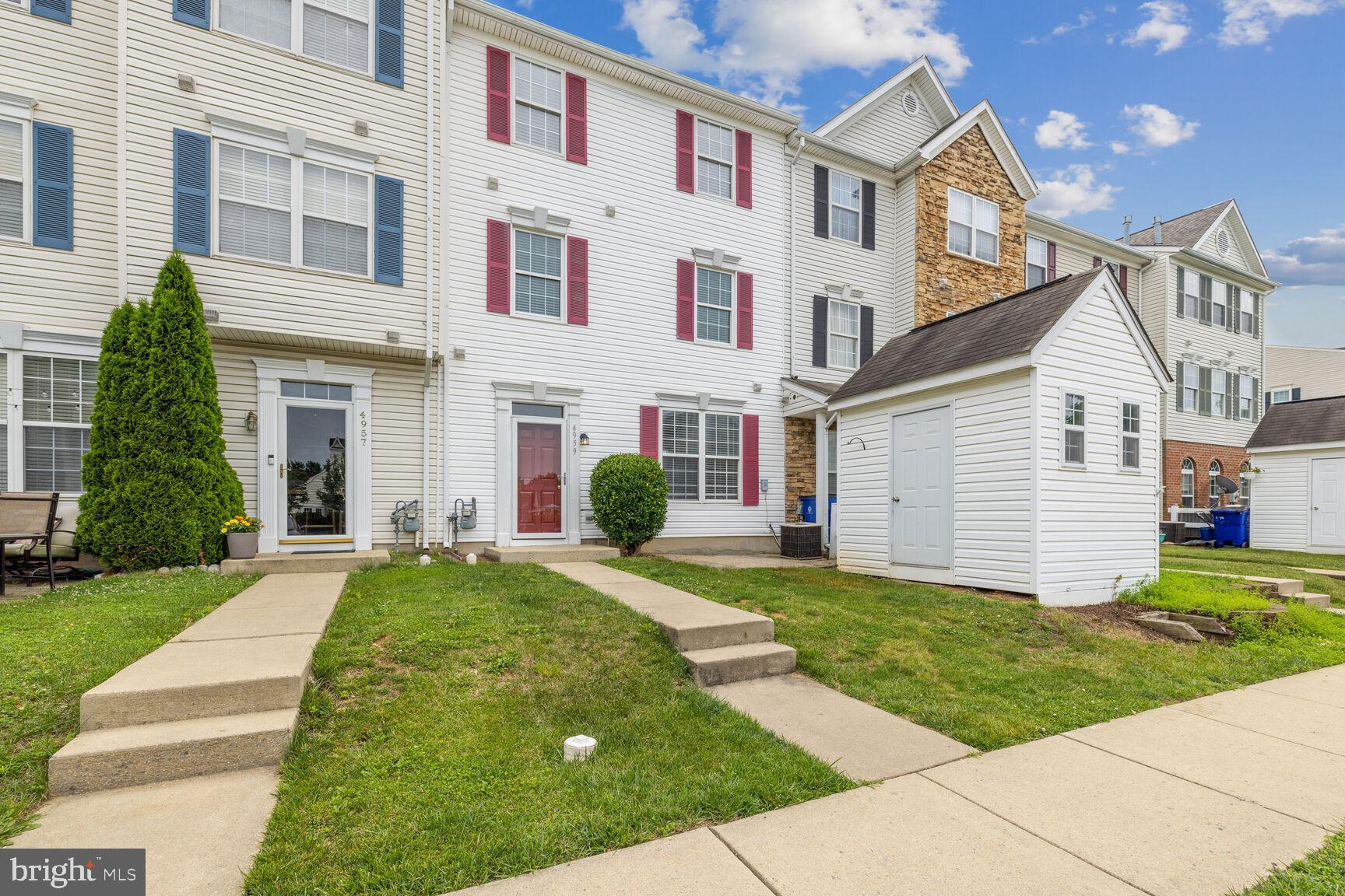 WELLINGTON TRACE - Residential