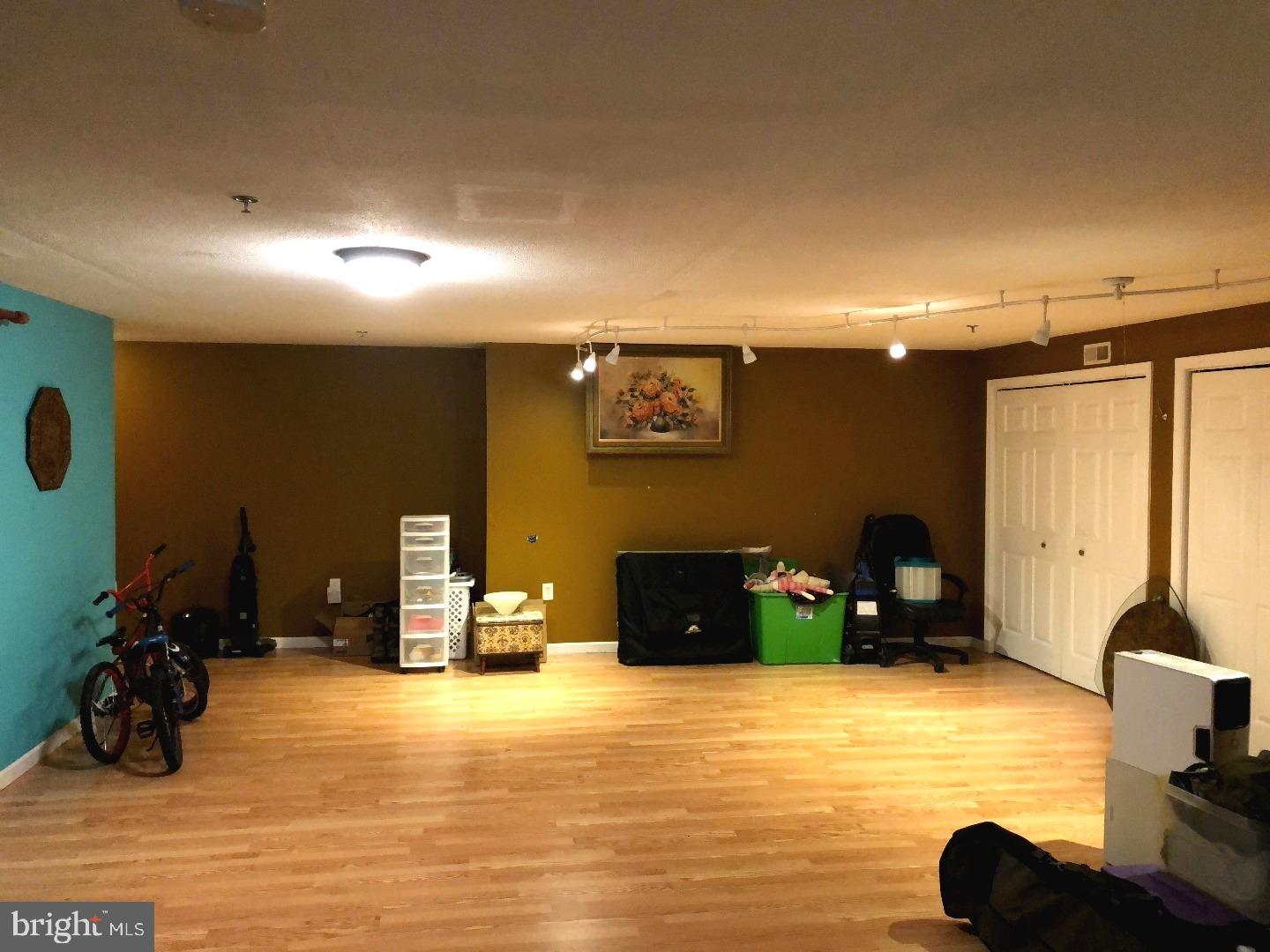 LAUREL SPRINGS - Residential