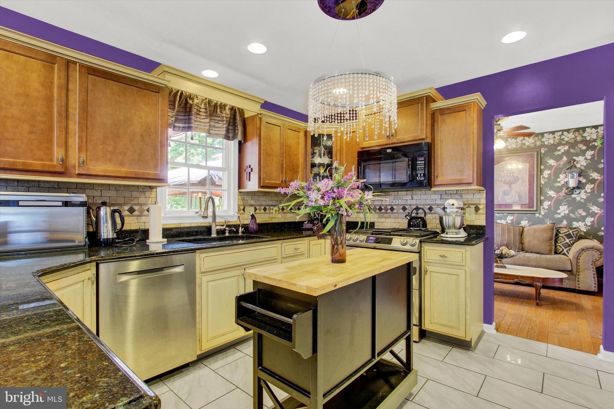 3121 PINEVIEW DRIVE