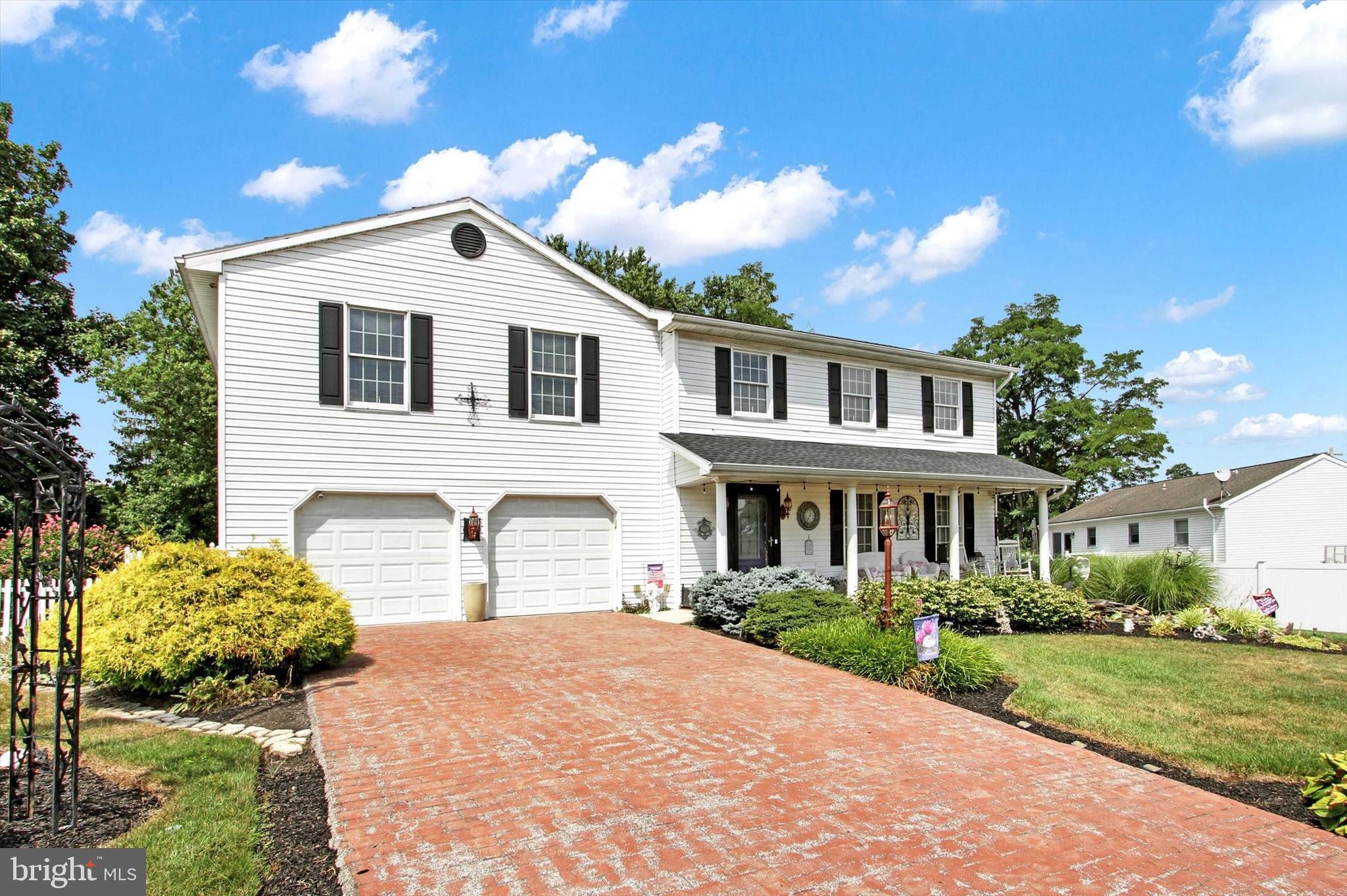 3121 PINEVIEW DRIVE