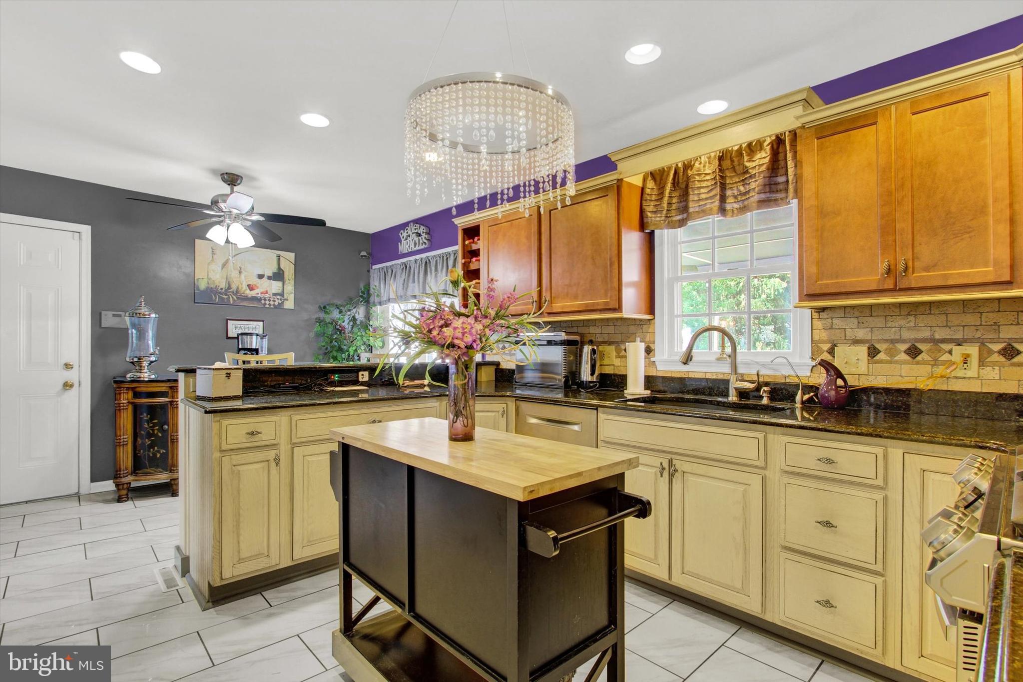 3121 PINEVIEW DRIVE