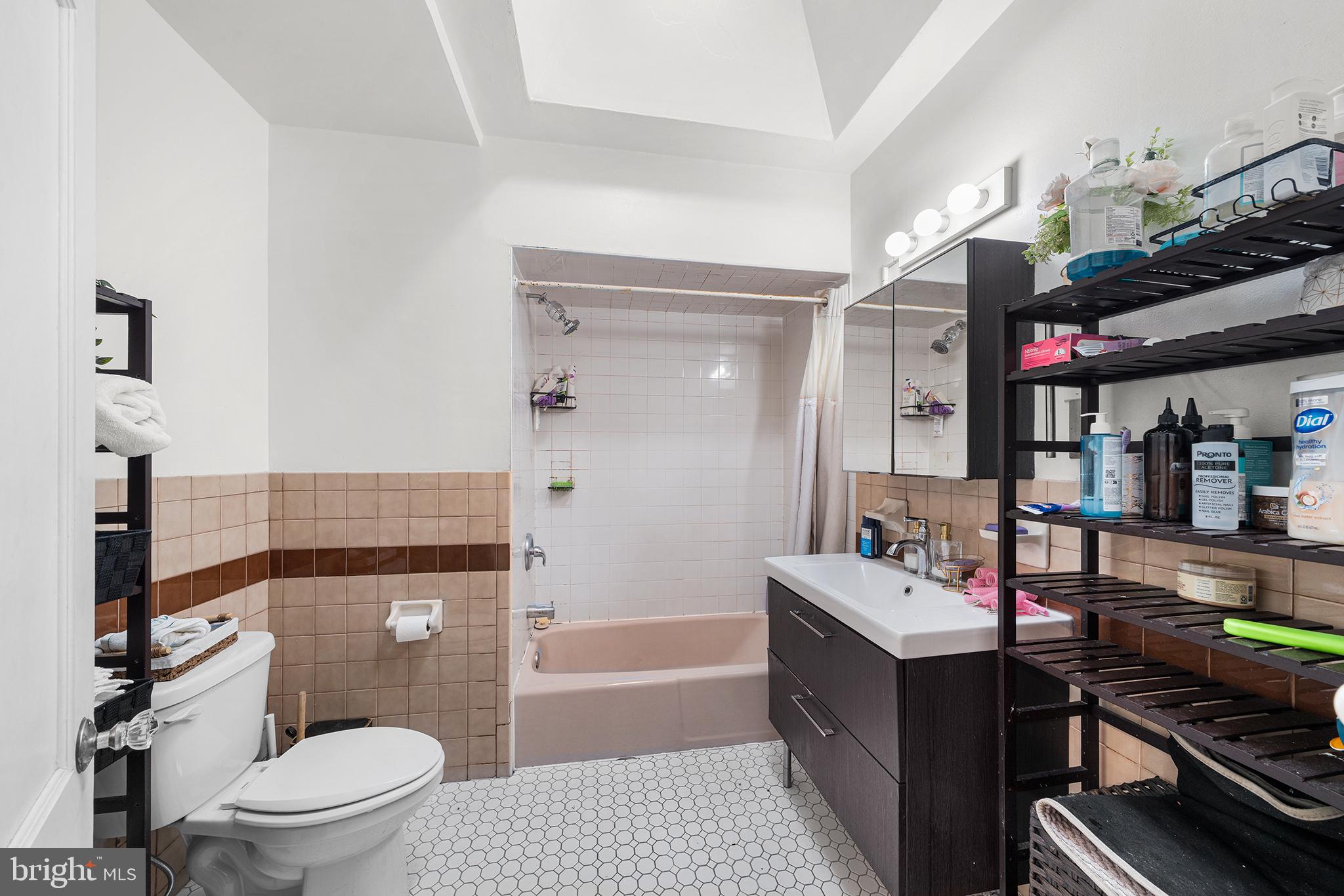 UNIVERSITY CITY - Residential