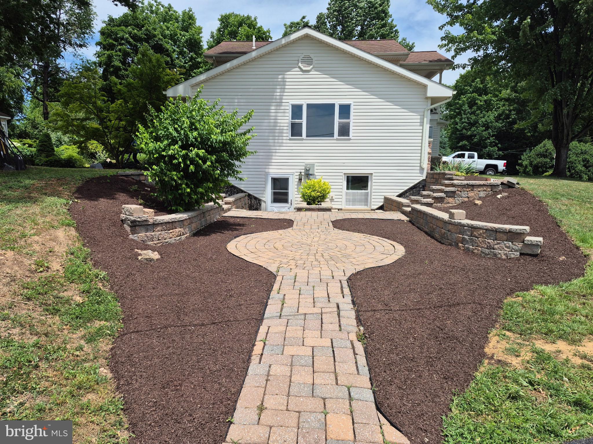 142 EISENHOWER ROAD