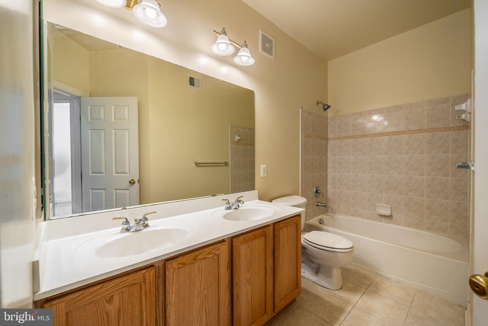 VILLAGES OF POTOMAC AT INDIAN HEAD - Residential Lease