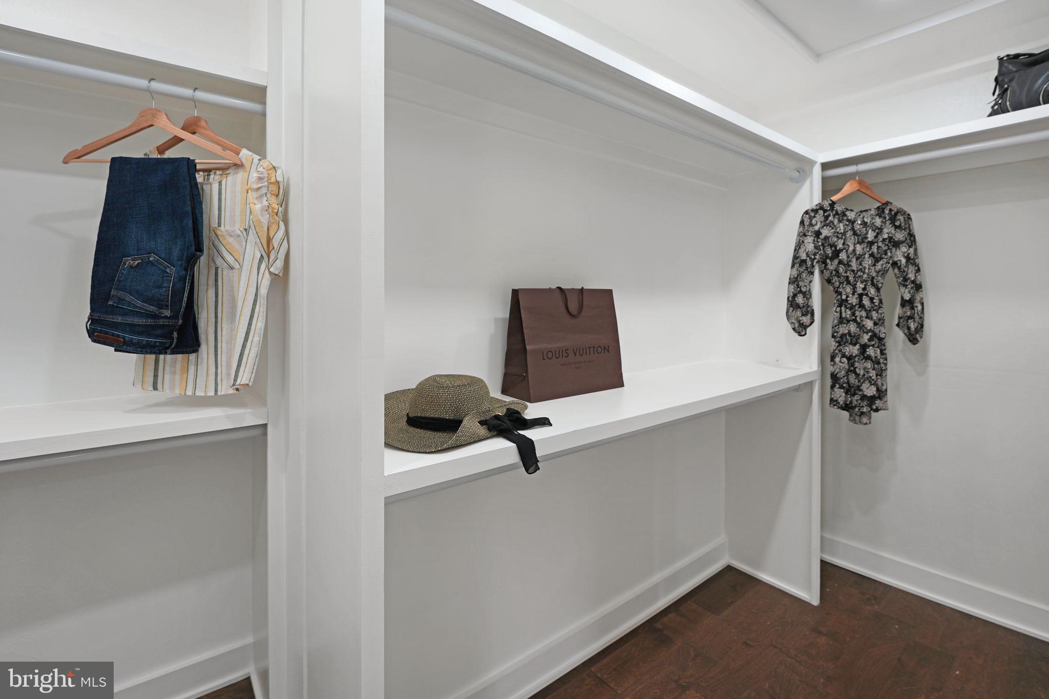 ALEXANDRIA KNOLLS - Residential